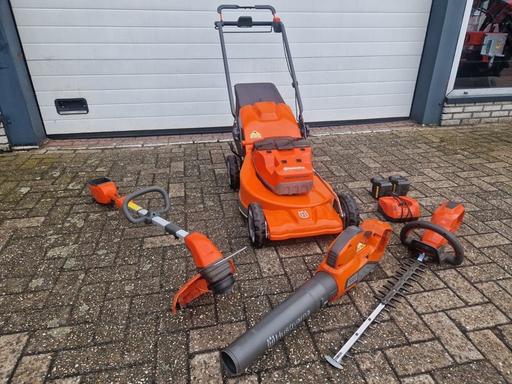 Sitzrasenmäher des Typs Husqvarna SET ACCUPRODUCTEN, Gebrauchtmaschine in MARIENHEEM (Bild 2)