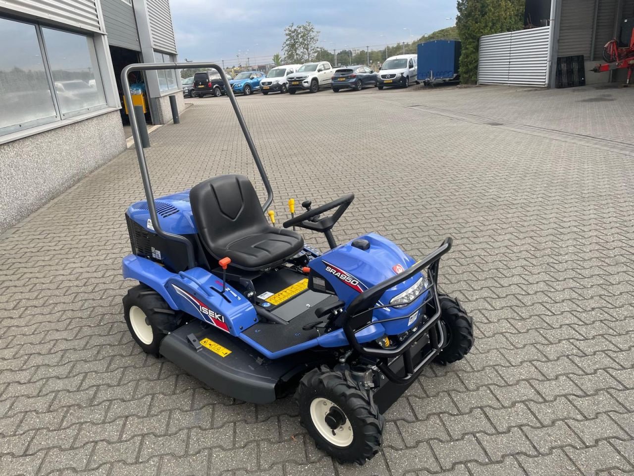 Sitzrasenmäher des Typs Iseki SRA950FA Ride on Bush Cutter, Neumaschine in Roermond (Bild 1)