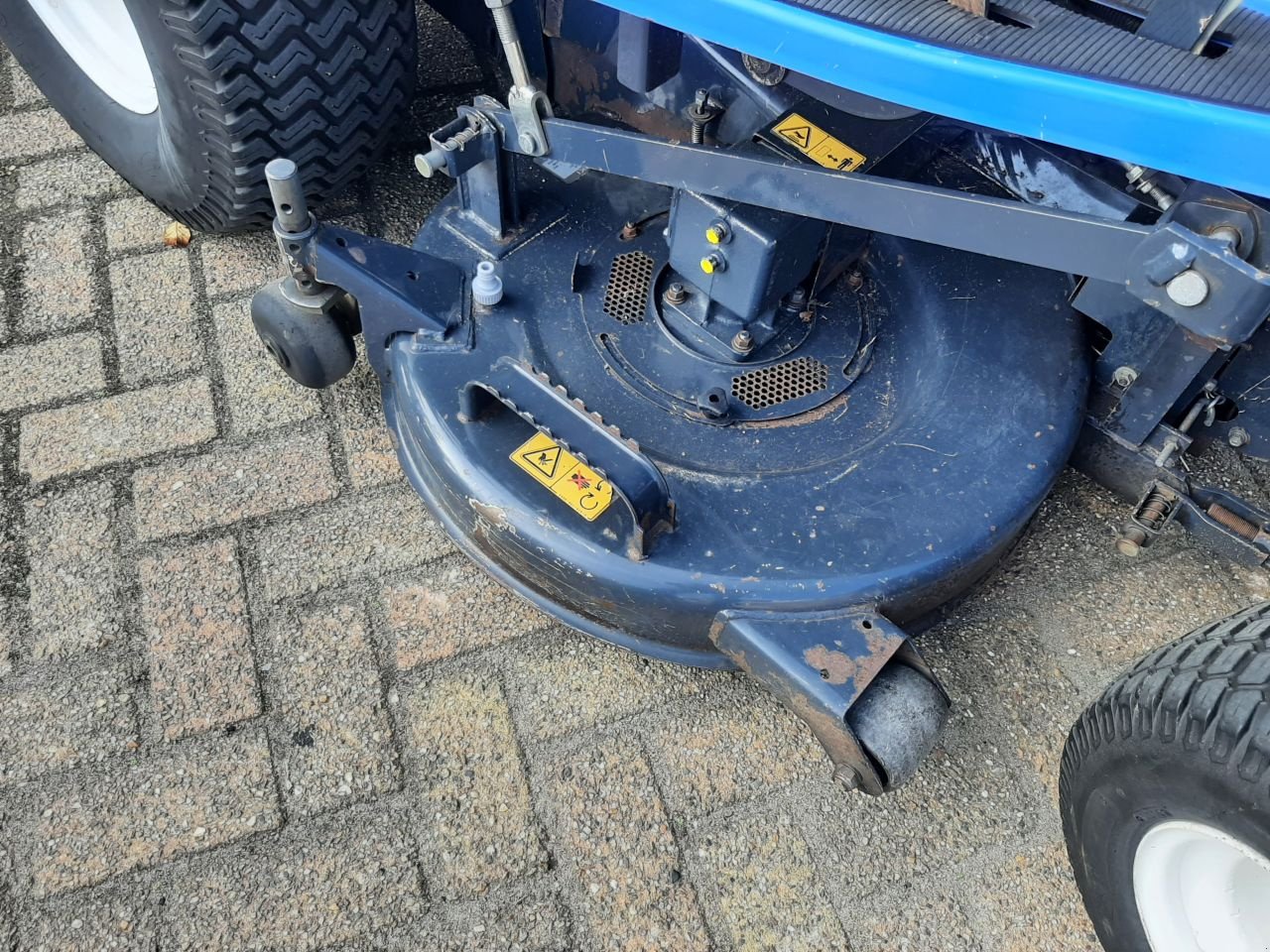 Sitzrasenmäher des Typs Iseki SXG 326 hooglosser, Gebrauchtmaschine in Hardegarijp (Bild 8)