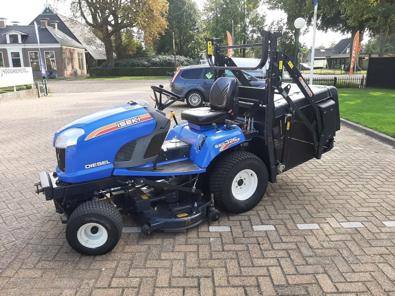 Sitzrasenmäher des Typs Iseki SXG 326 hooglosser, Gebrauchtmaschine in Hardegarijp (Bild 5)