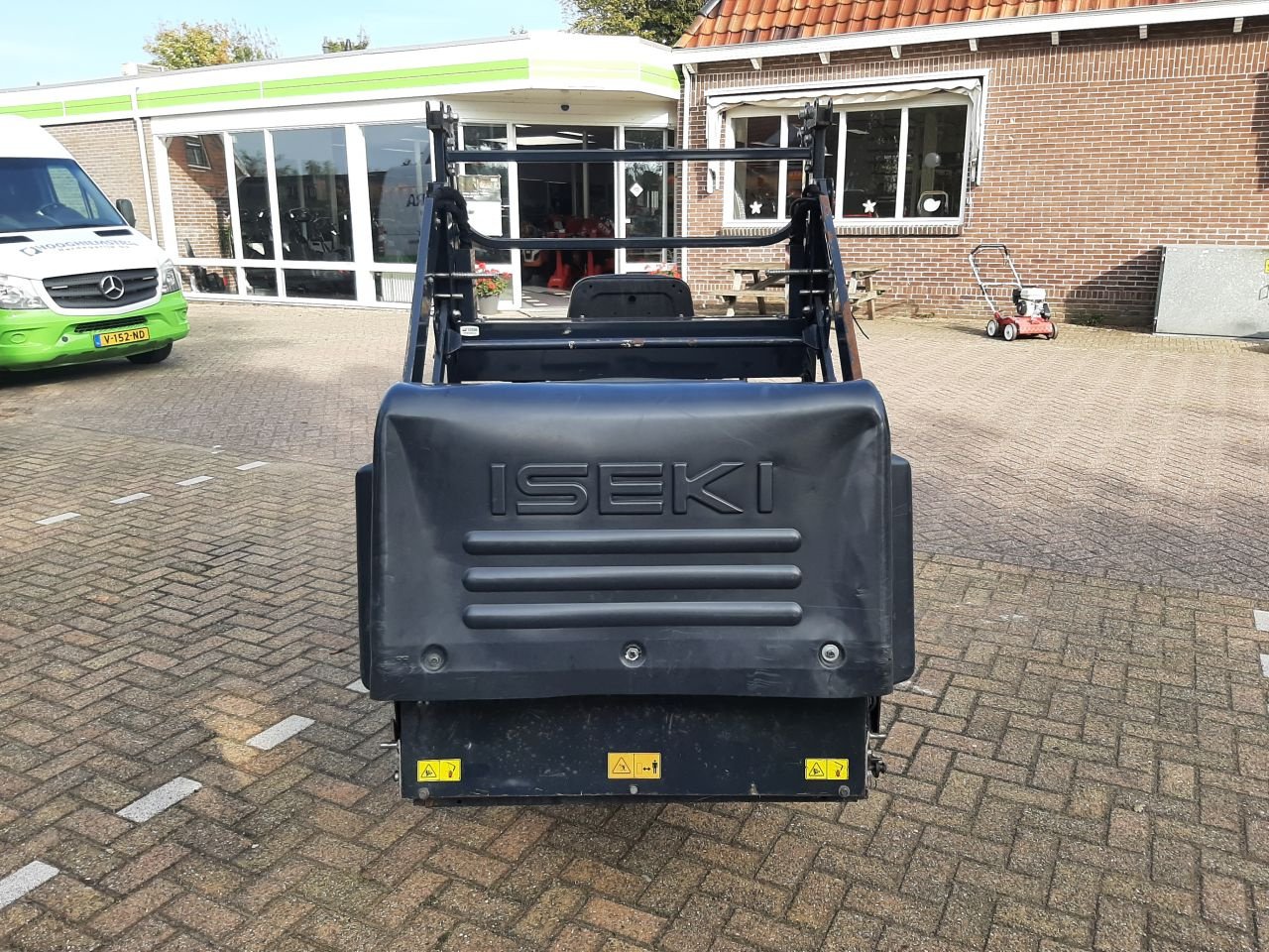 Sitzrasenmäher des Typs Iseki SXG 326 hooglosser, Gebrauchtmaschine in Hardegarijp (Bild 7)