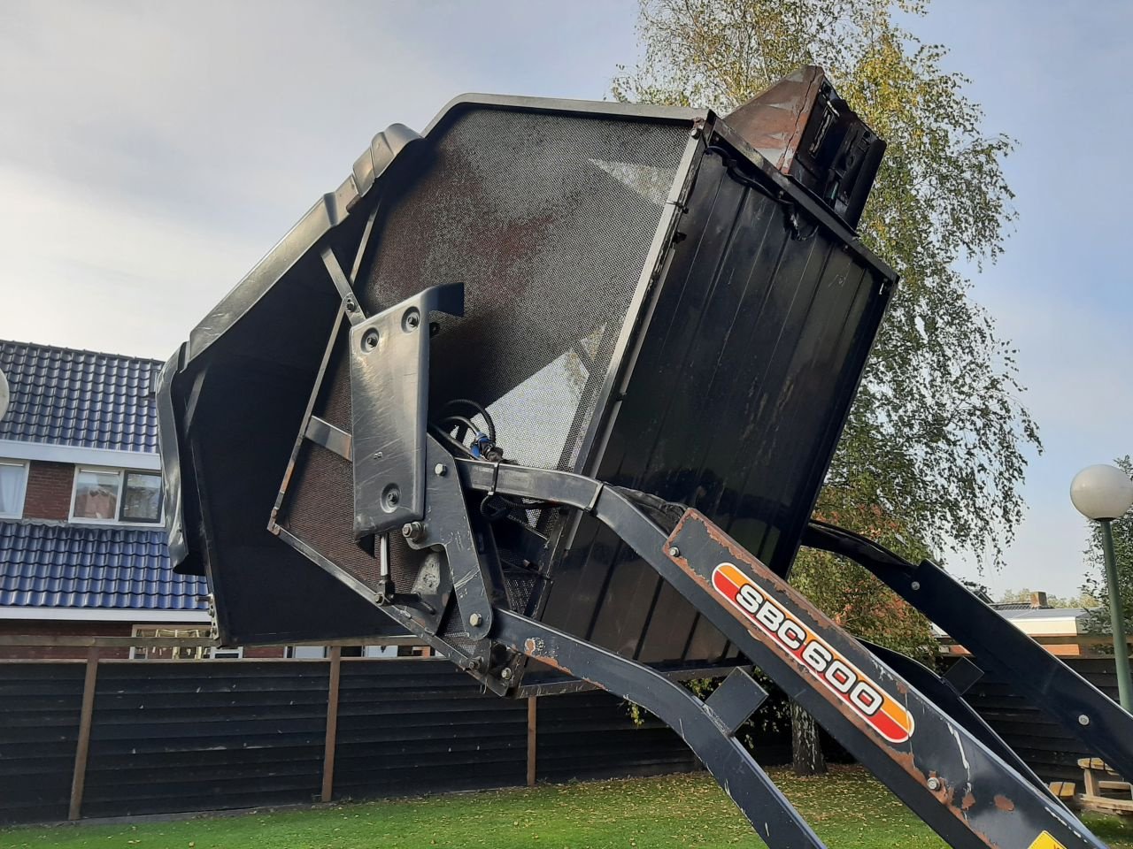 Sitzrasenmäher des Typs Iseki SXG 326 hooglosser, Gebrauchtmaschine in Hardegarijp (Bild 3)