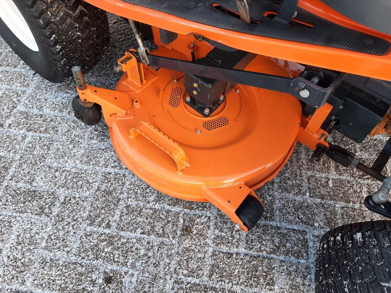 Sitzrasenmäher des Typs Iseki SXG 326 hooglosser, Gebrauchtmaschine in Hardegarijp (Bild 8)