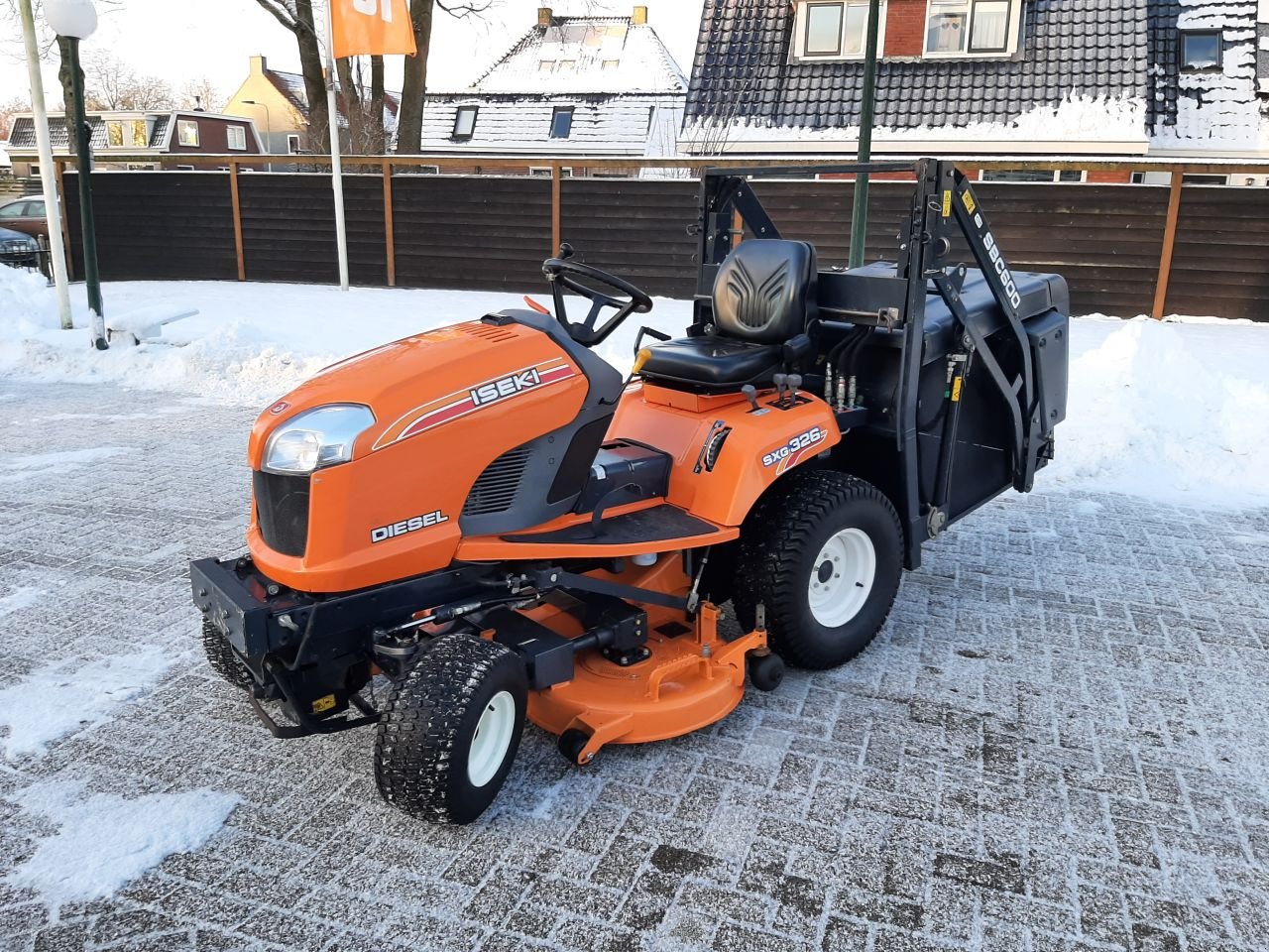 Sitzrasenmäher des Typs Iseki SXG 326 hooglosser, Gebrauchtmaschine in Hardegarijp (Bild 1)