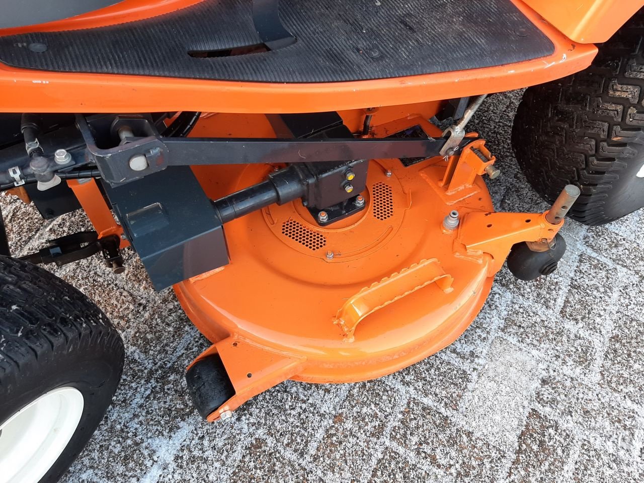 Sitzrasenmäher des Typs Iseki SXG 326 hooglosser, Gebrauchtmaschine in Hardegarijp (Bild 7)