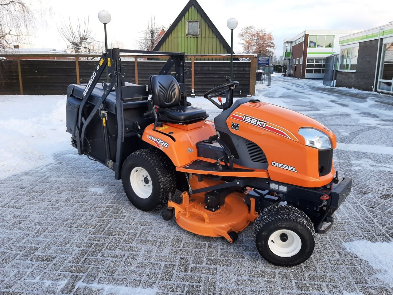 Sitzrasenmäher des Typs Iseki SXG 326 hooglosser, Gebrauchtmaschine in Hardegarijp (Bild 2)