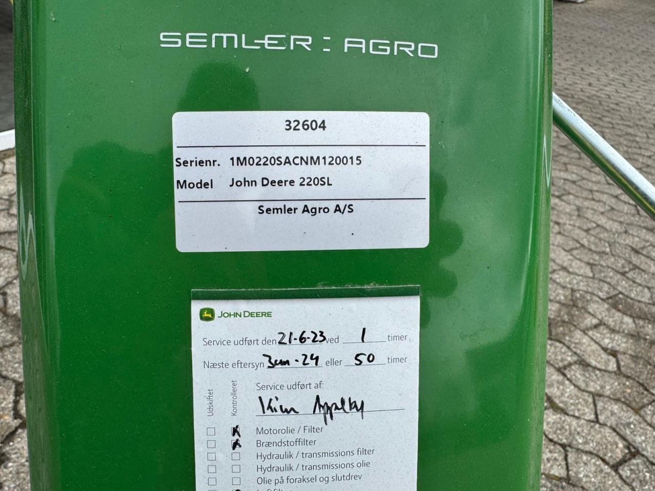 Sitzrasenmäher van het type John Deere 220SL PRECISION CUT, Gebrauchtmaschine in Trige (Foto 2)