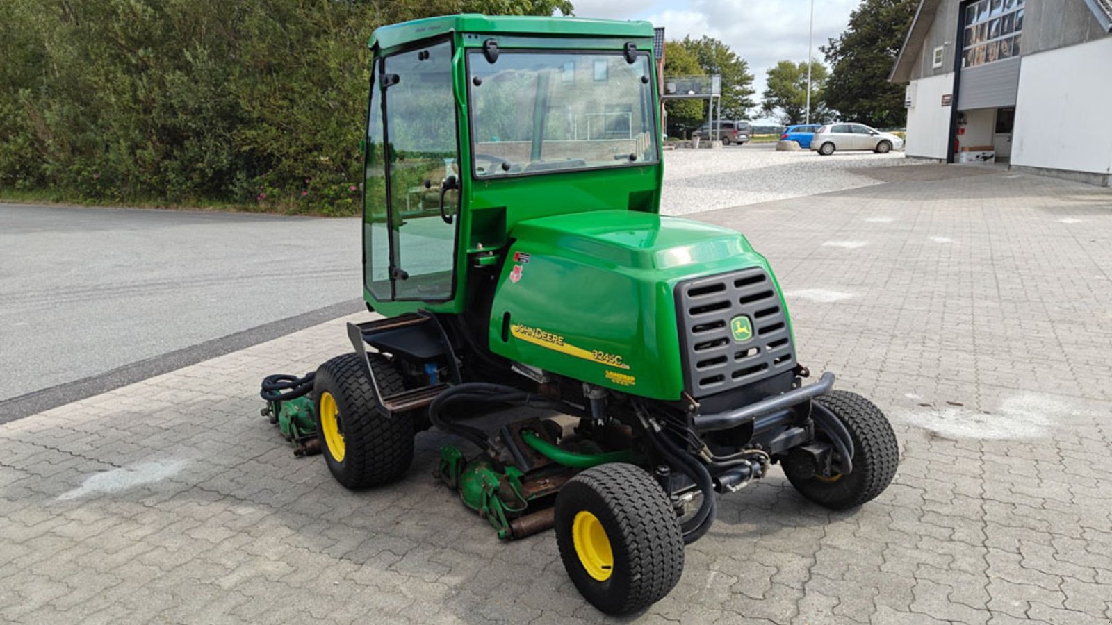 Sitzrasenmäher van het type John Deere 3245C Fairway, Gebrauchtmaschine in Vrå (Foto 8)