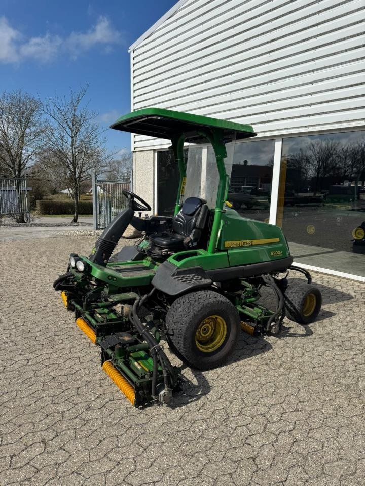 Sitzrasenmäher от тип John Deere 8700 A, Gebrauchtmaschine в Trige (Снимка 14)