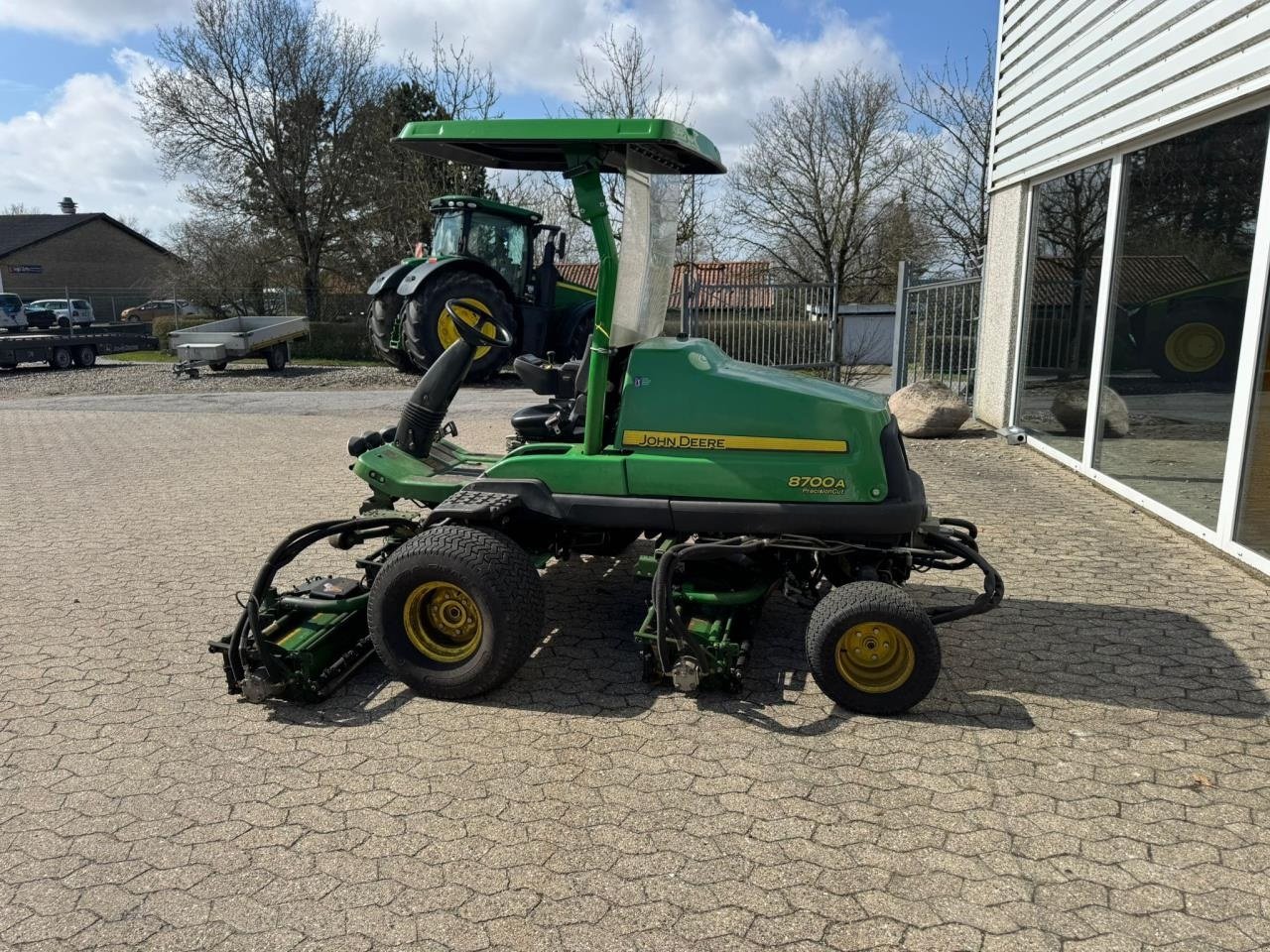 Sitzrasenmäher от тип John Deere 8700 A, Gebrauchtmaschine в Trige (Снимка 2)
