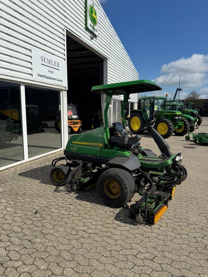 Sitzrasenmäher от тип John Deere 8700 A, Gebrauchtmaschine в Trige (Снимка 9)