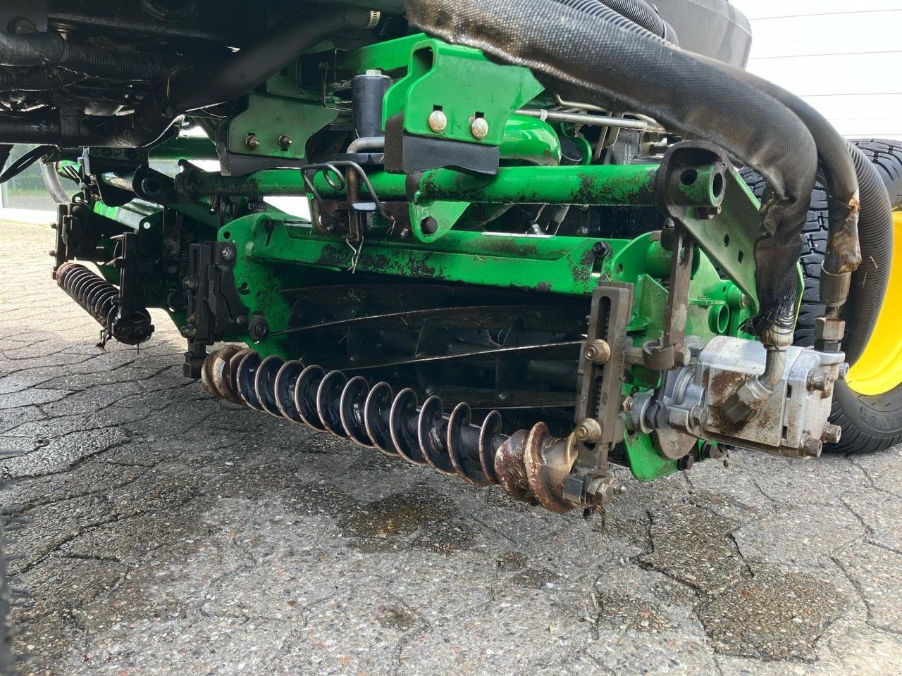 Sitzrasenmäher van het type John Deere 8700 A, Gebrauchtmaschine in Trige (Foto 8)