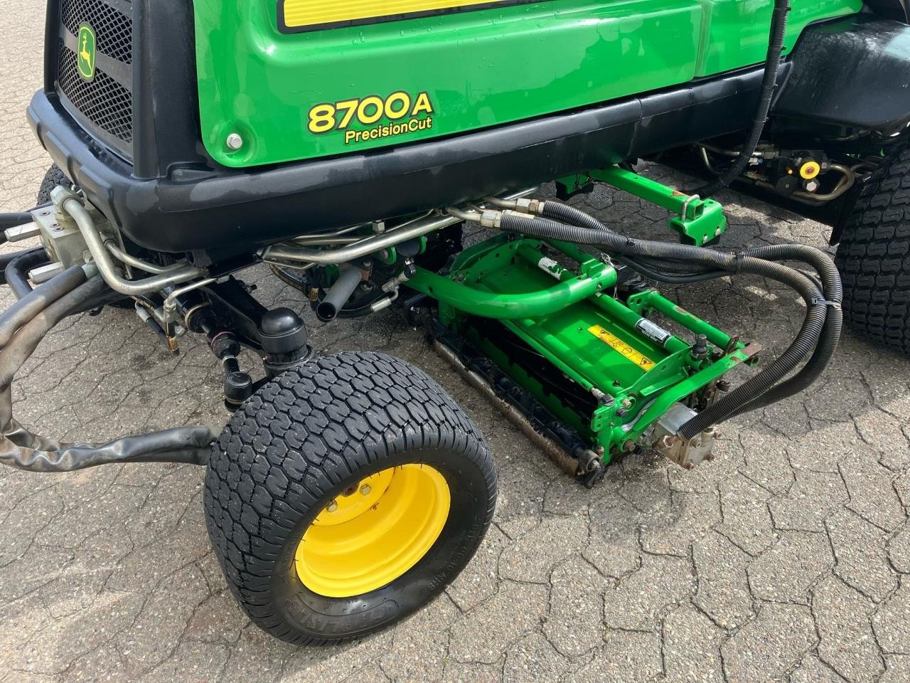 Sitzrasenmäher van het type John Deere 8700 A, Gebrauchtmaschine in Trige (Foto 14)