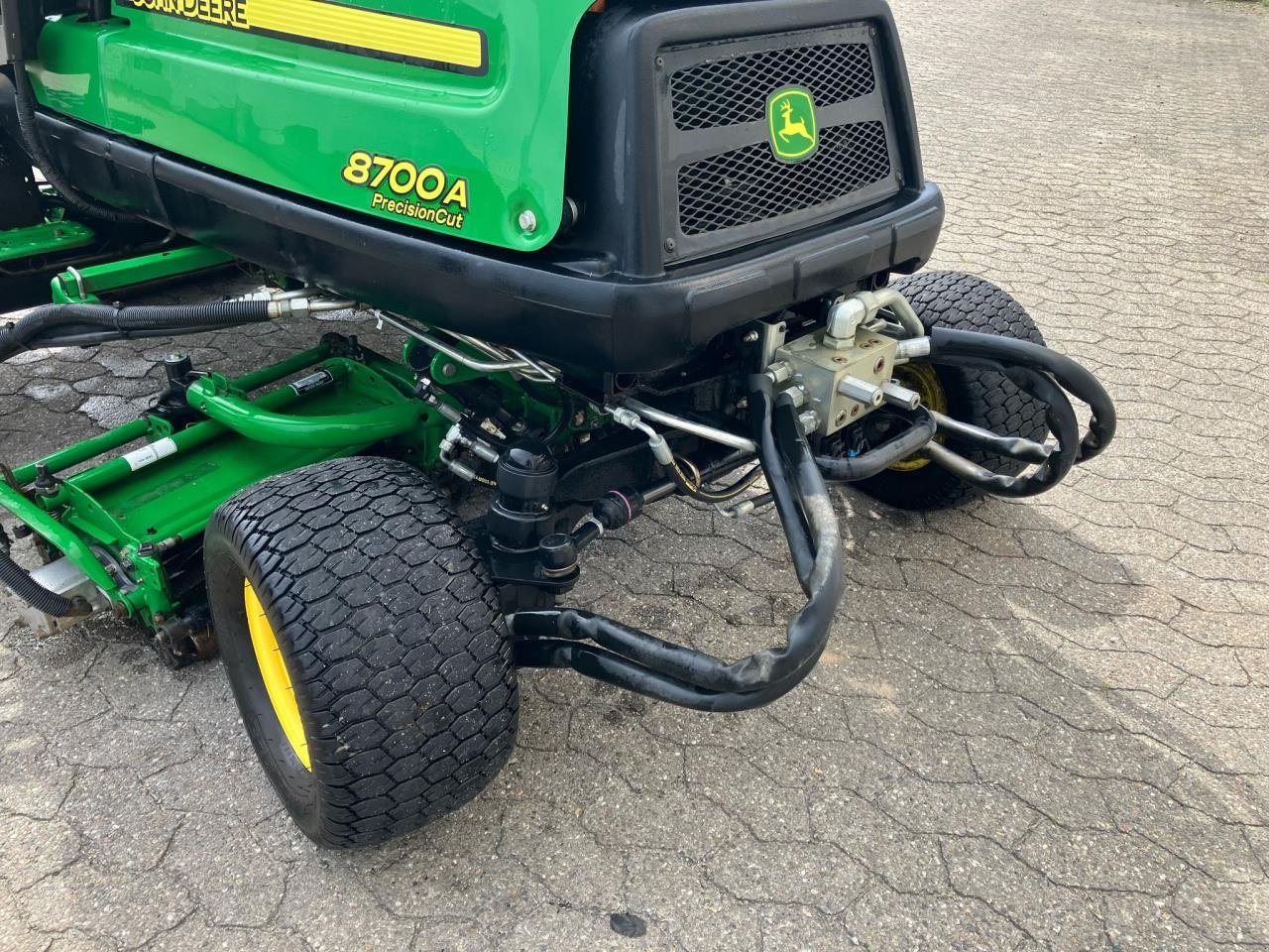 Sitzrasenmäher van het type John Deere 8700 A, Gebrauchtmaschine in Trige (Foto 13)
