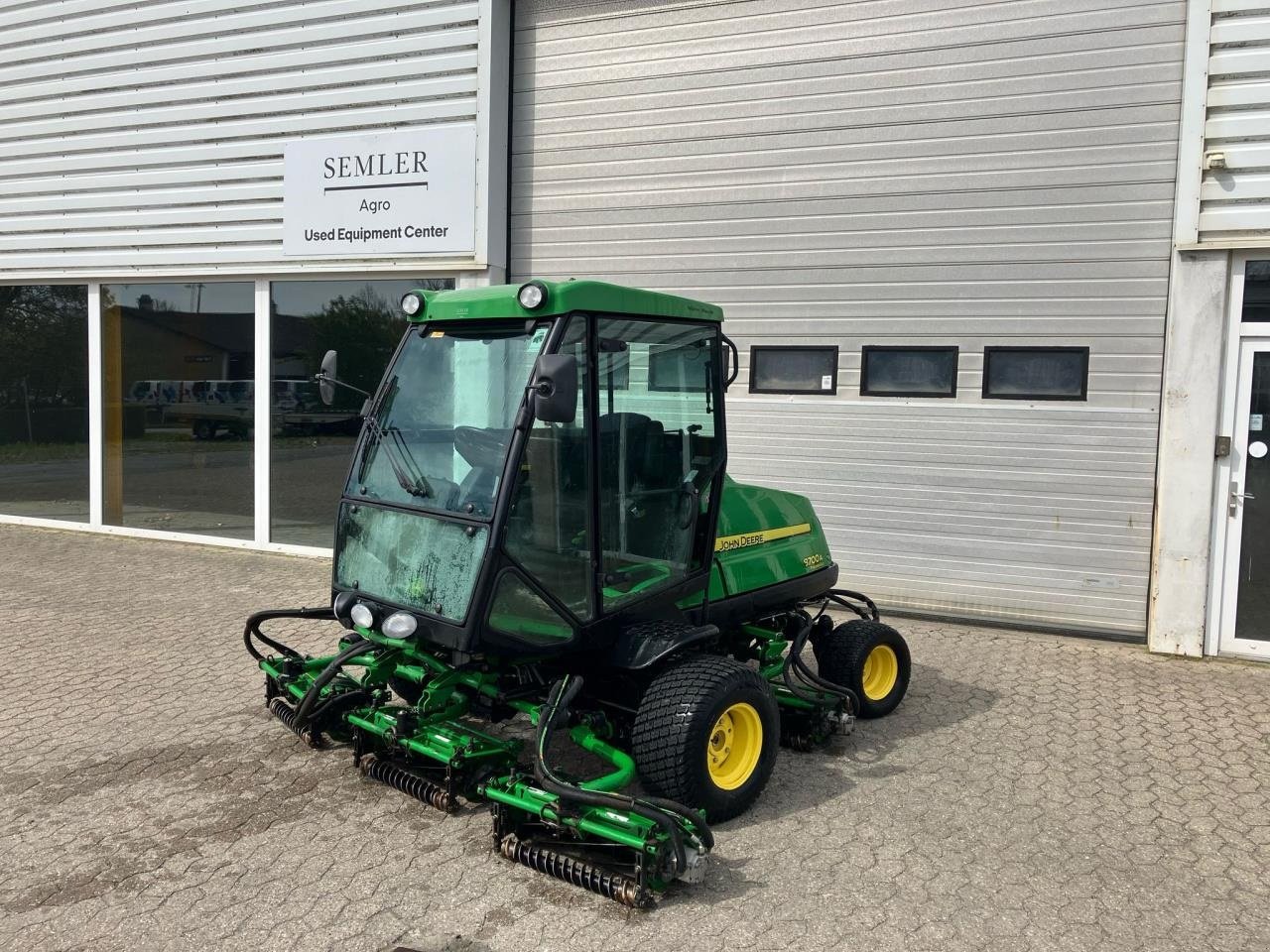 Sitzrasenmäher van het type John Deere 8700 A, Gebrauchtmaschine in Trige (Foto 2)