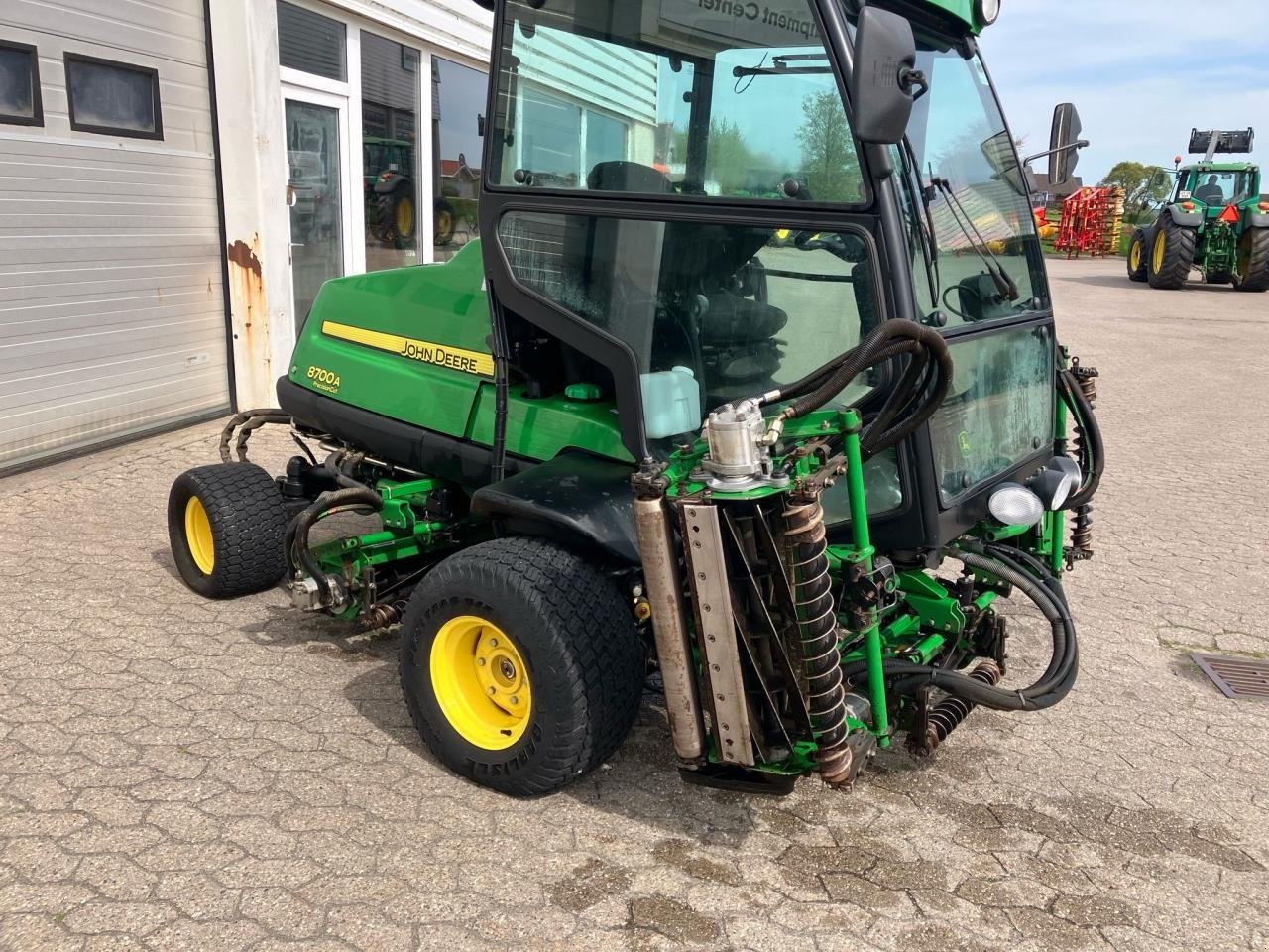 Sitzrasenmäher van het type John Deere 8700 A, Gebrauchtmaschine in Trige (Foto 4)