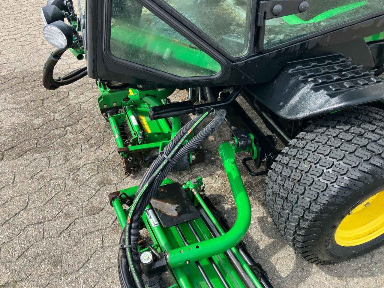 Sitzrasenmäher van het type John Deere 8700 A, Gebrauchtmaschine in Trige (Foto 10)