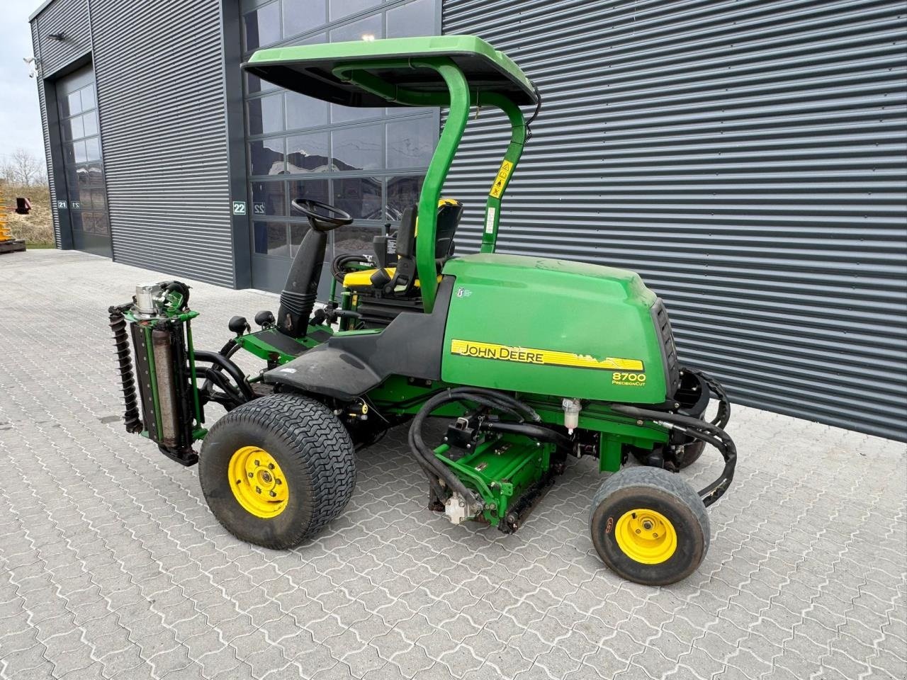 Sitzrasenmäher des Typs John Deere 8700, Gebrauchtmaschine in Næstved (Bild 5)