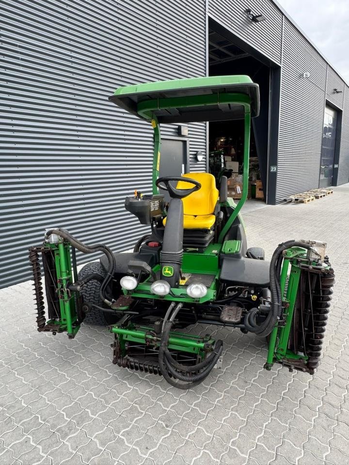 Sitzrasenmäher des Typs John Deere 8700, Gebrauchtmaschine in Næstved (Bild 3)