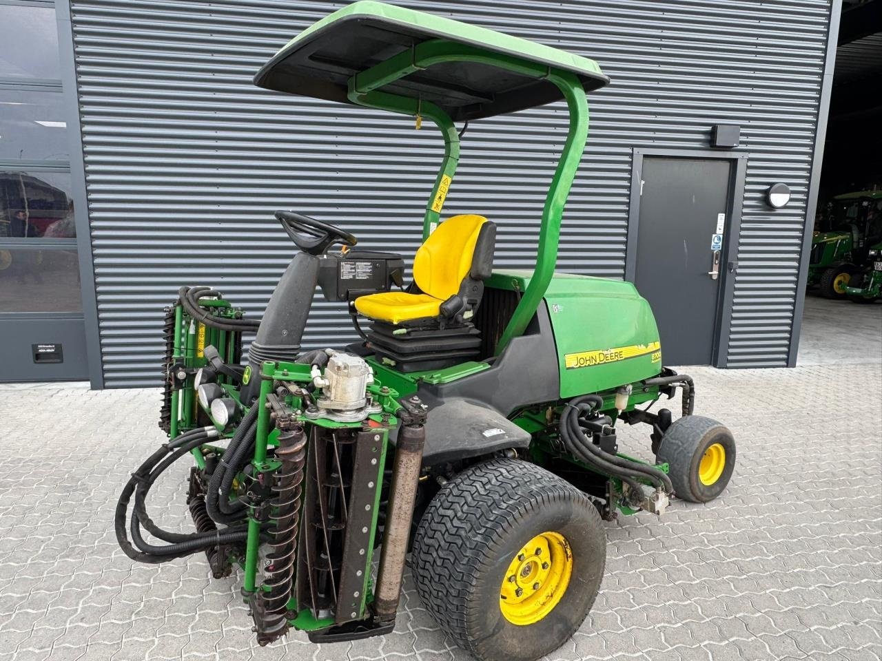 Sitzrasenmäher des Typs John Deere 8700, Gebrauchtmaschine in Næstved (Bild 4)