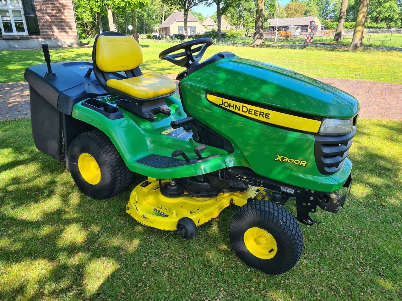Sitzrasenmäher of the type John Deere X300R, Gebrauchtmaschine in Lierop (Picture 3)