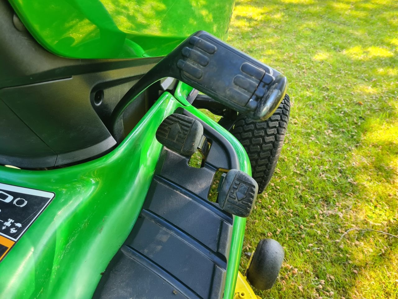 Sitzrasenmäher of the type John Deere X300R, Gebrauchtmaschine in Lierop (Picture 11)