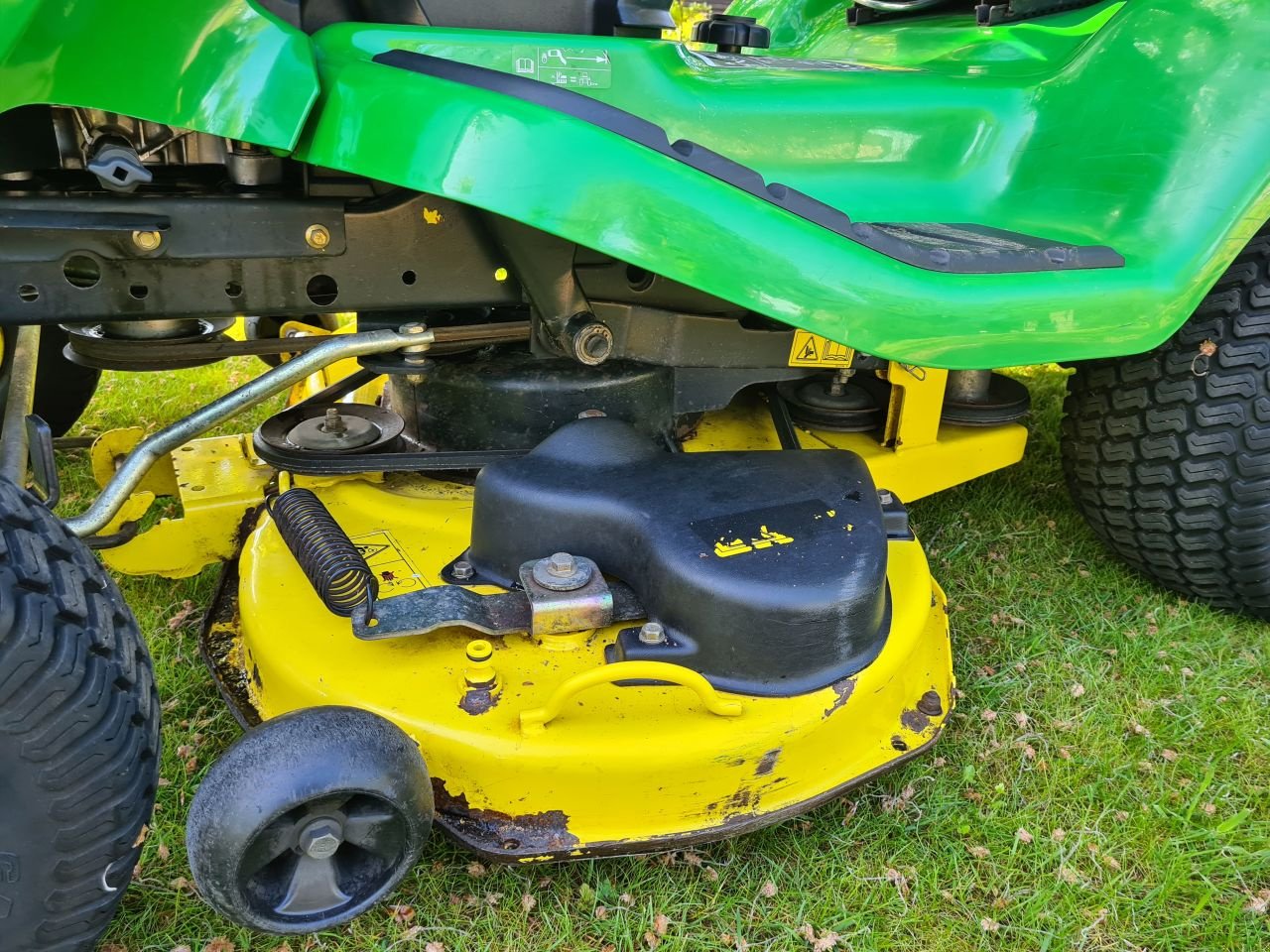 Sitzrasenmäher of the type John Deere X300R, Gebrauchtmaschine in Lierop (Picture 9)