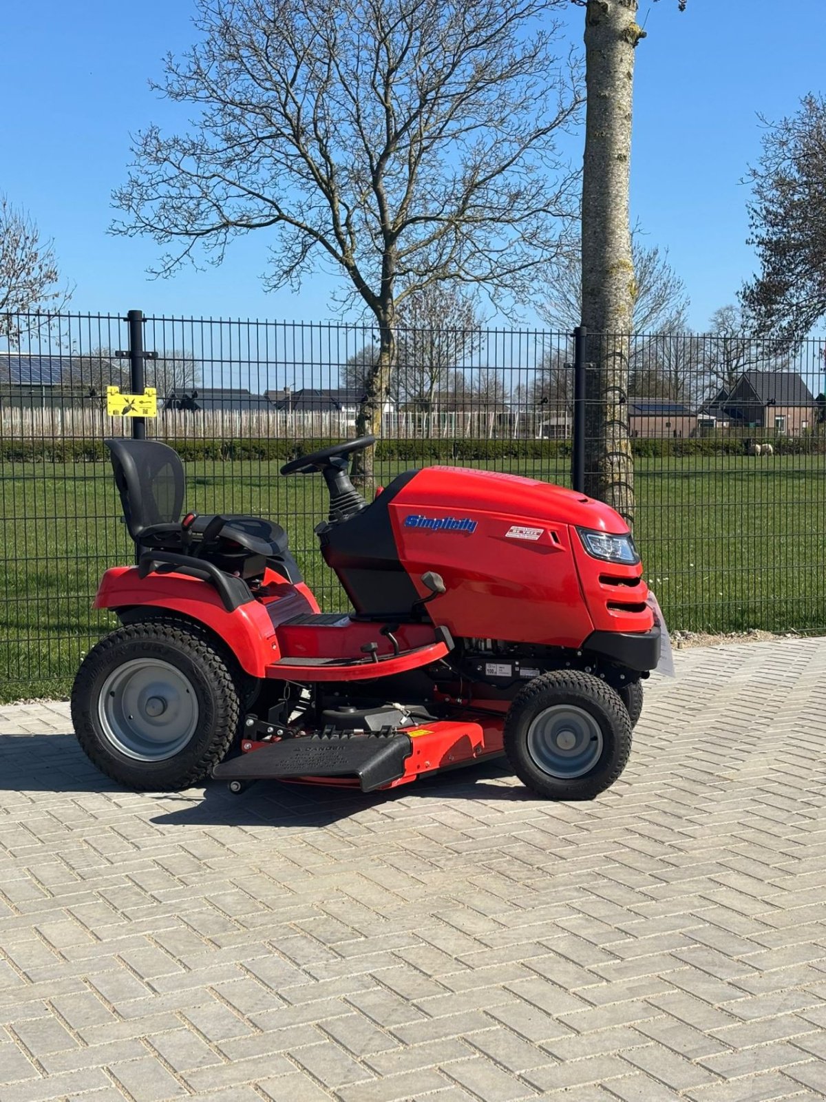 Sitzrasenmäher типа Simplicity Broadmoor, Gebrauchtmaschine в Wadenoijen (Фотография 2)