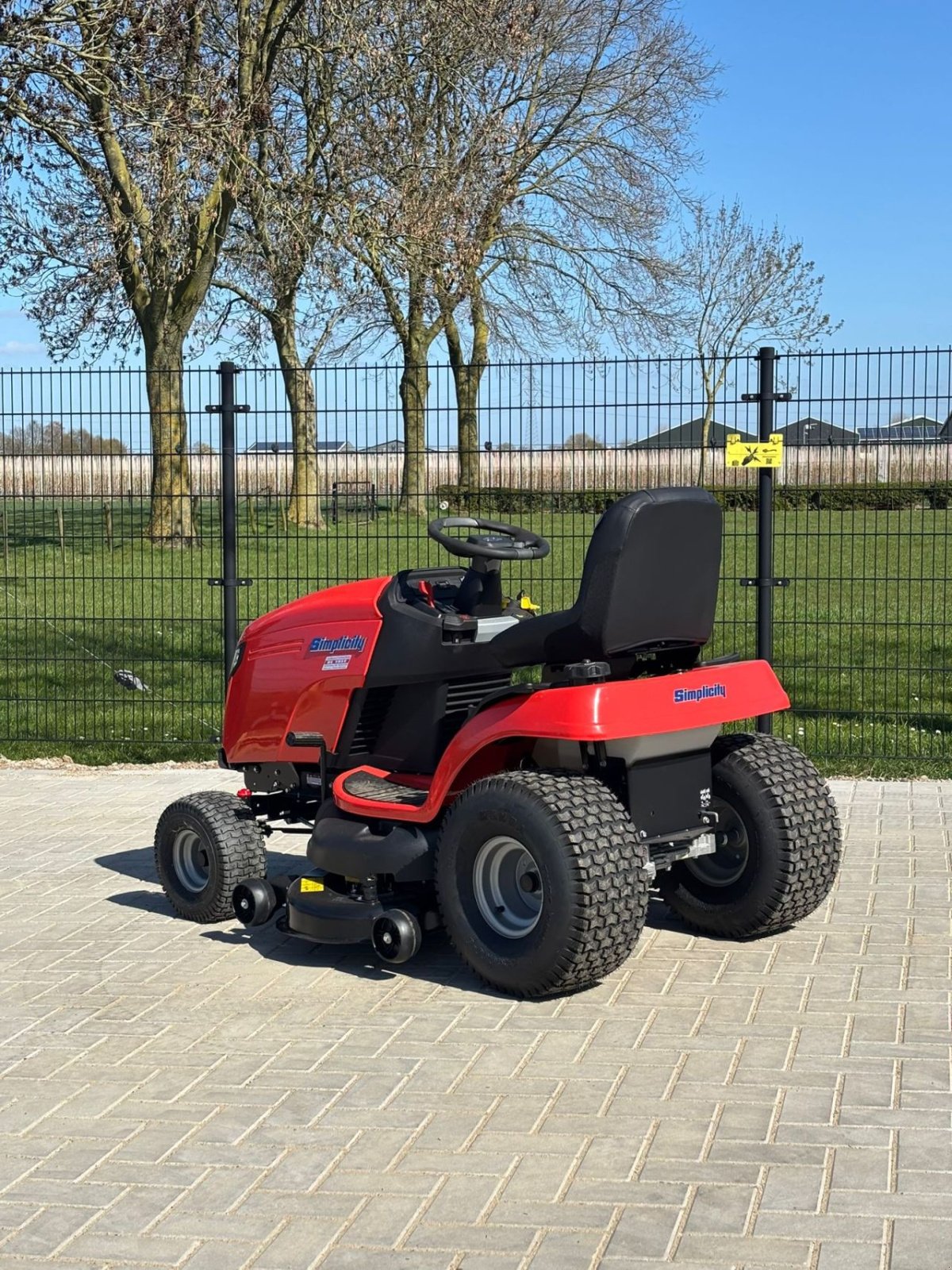 Sitzrasenmäher типа Simplicity Slt210, Gebrauchtmaschine в Wadenoijen (Фотография 4)