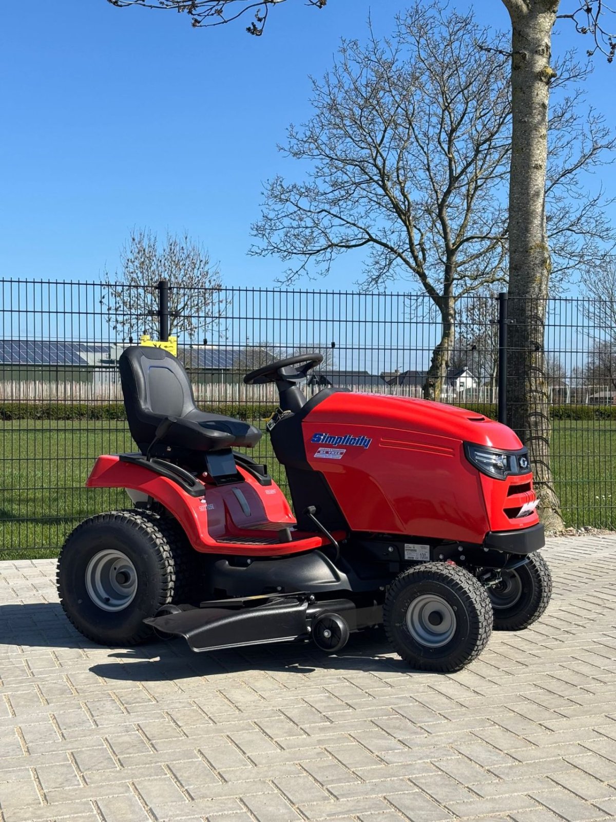 Sitzrasenmäher типа Simplicity Slt210, Gebrauchtmaschine в Wadenoijen (Фотография 1)