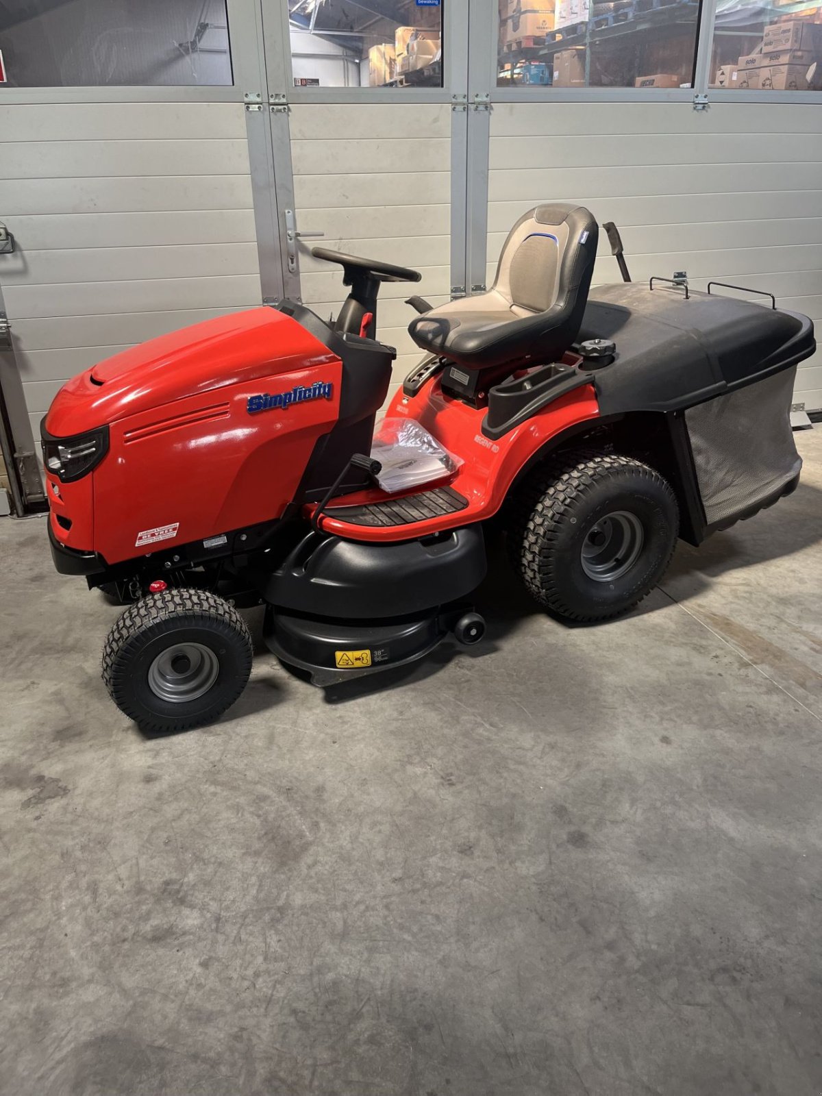 Sitzrasenmäher of the type Simplicity Srd210, Gebrauchtmaschine in Wadenoijen (Picture 2)