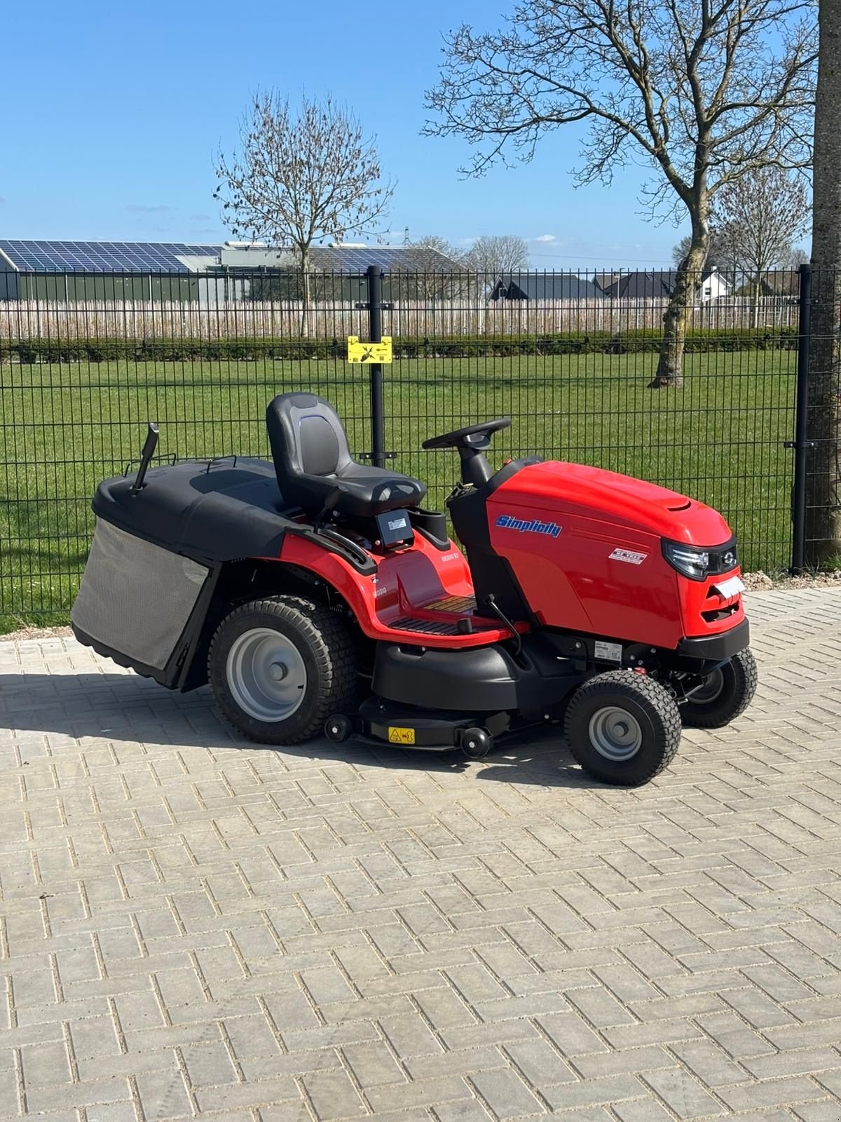 Sitzrasenmäher типа Simplicity Srd360, Gebrauchtmaschine в Wadenoijen (Фотография 2)