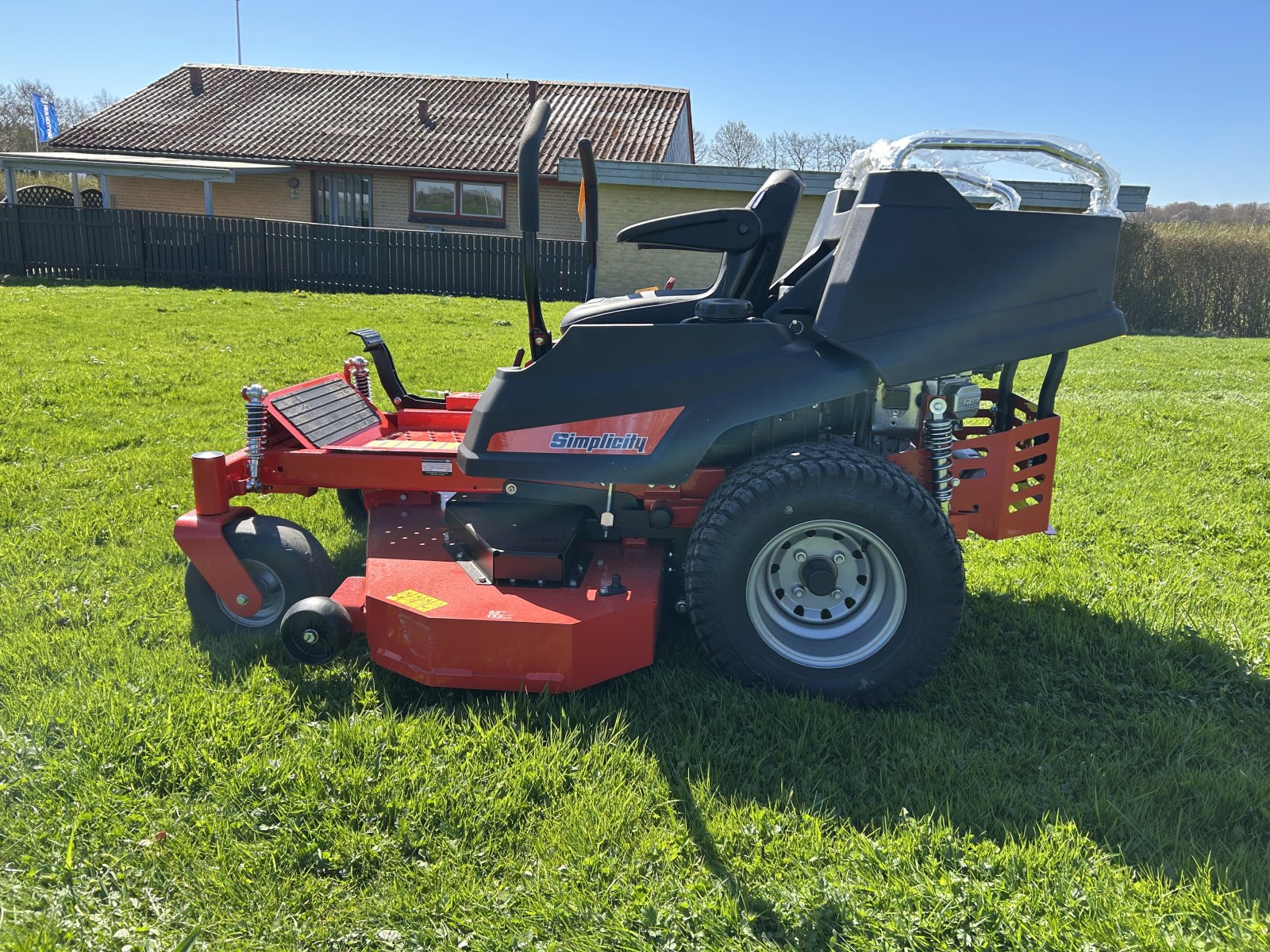 Sitzrasenmäher a típus Simplicity SZT 350 IS - 132 CM, Gebrauchtmaschine ekkor: Rødding (Kép 4)