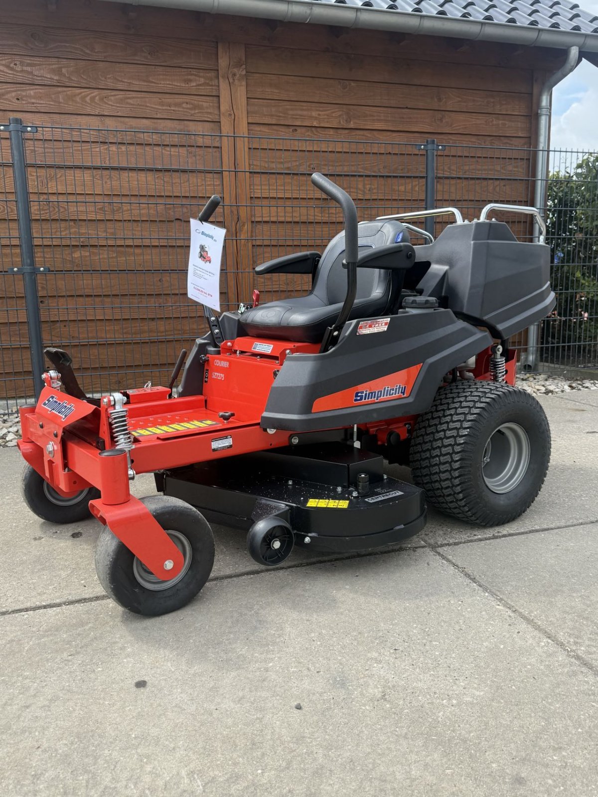 Sitzrasenmäher des Typs Simplicity Szt275, Gebrauchtmaschine in Wadenoijen (Bild 1)