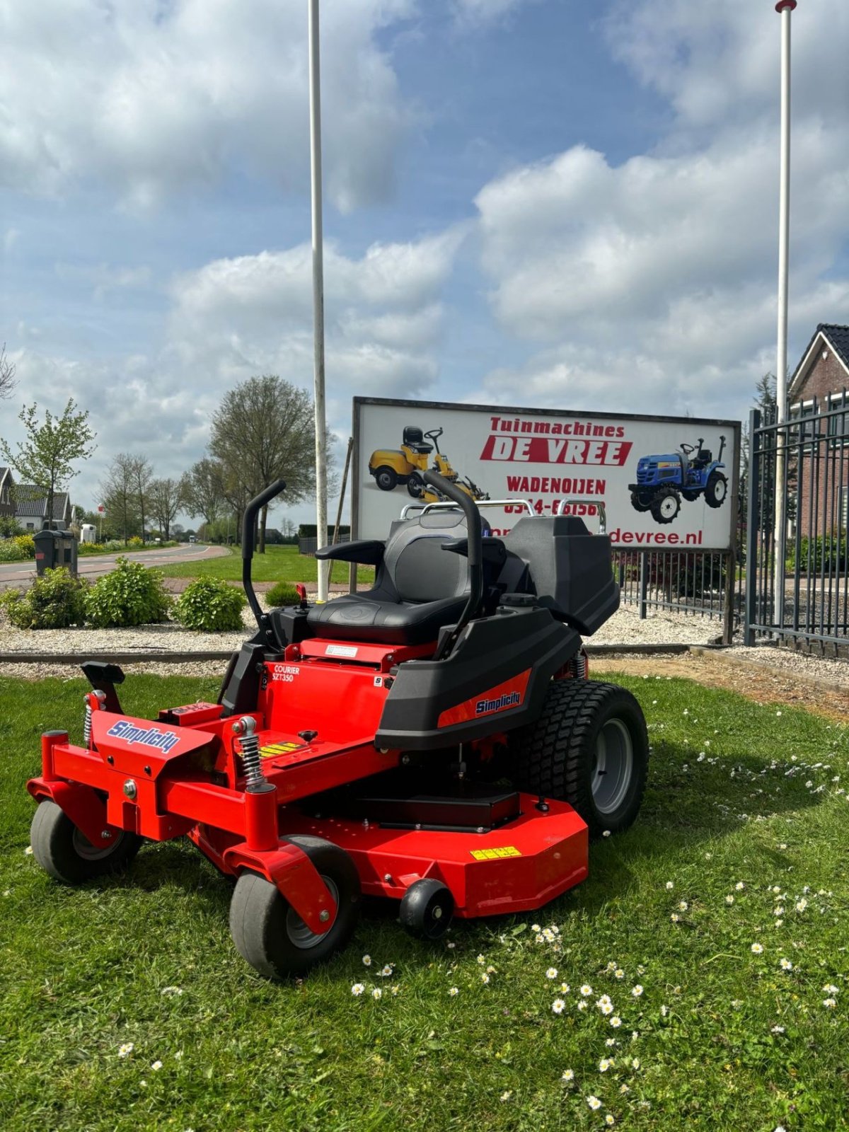 Sitzrasenmäher typu Simplicity Szt350, Gebrauchtmaschine v Wadenoijen (Obrázek 1)