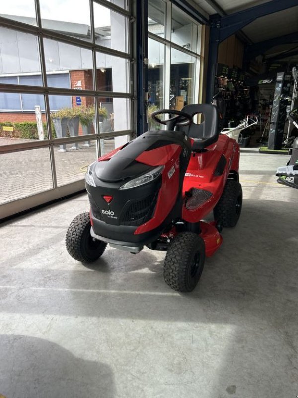 Sitzrasenmäher des Typs Solo zitmaaier T13-933HD, Neumaschine in Bladel (Bild 1)
