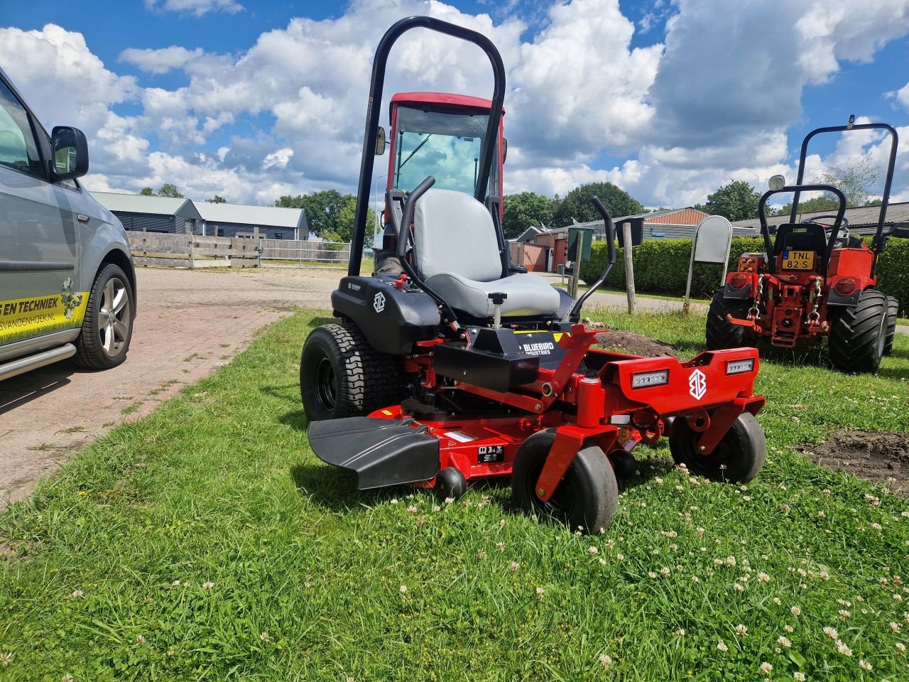 Sitzrasenmäher des Typs Sonstige Bluebird industries, Neumaschine in Smilde (Bild 2)