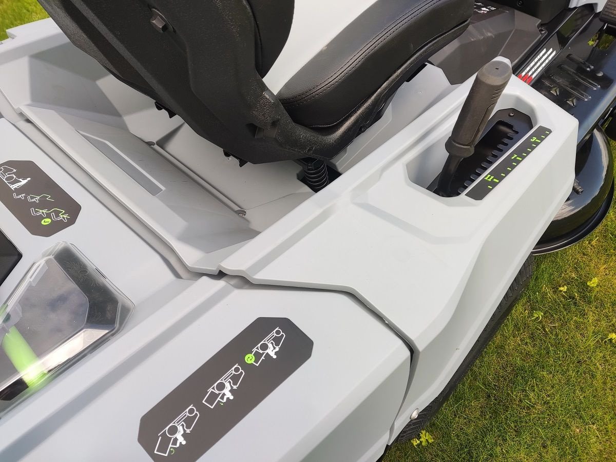 Sitzrasenmäher of the type Sonstige EGO TR3801E-B, Neumaschine in Klarenbeek (Picture 7)