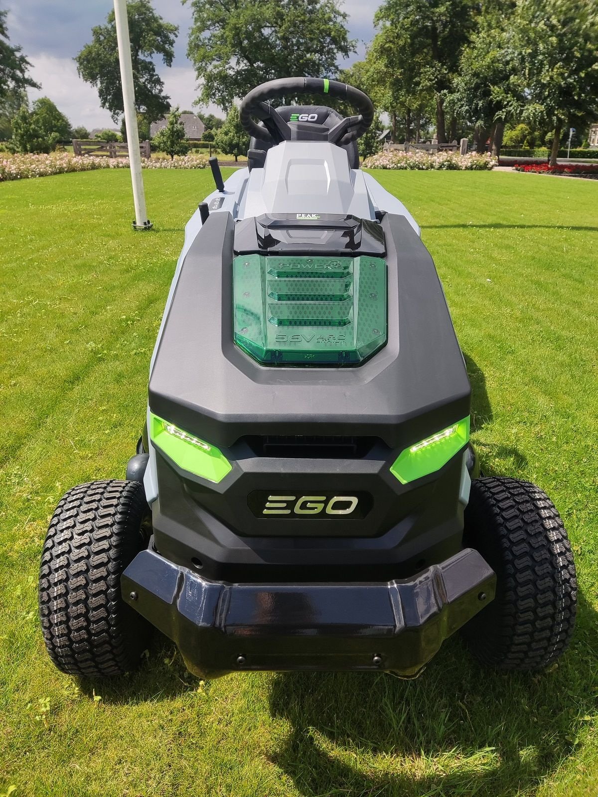 Sitzrasenmäher of the type Sonstige EGO TR3801E-B, Neumaschine in Klarenbeek (Picture 2)