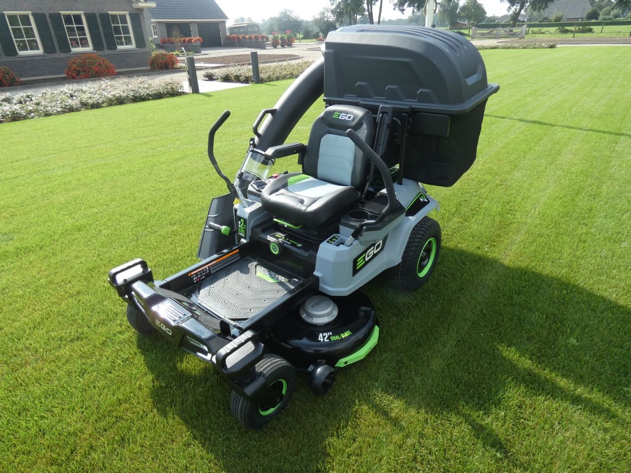 Sitzrasenmäher van het type Sonstige EGO ZTR6, Neumaschine in Klarenbeek (Foto 11)