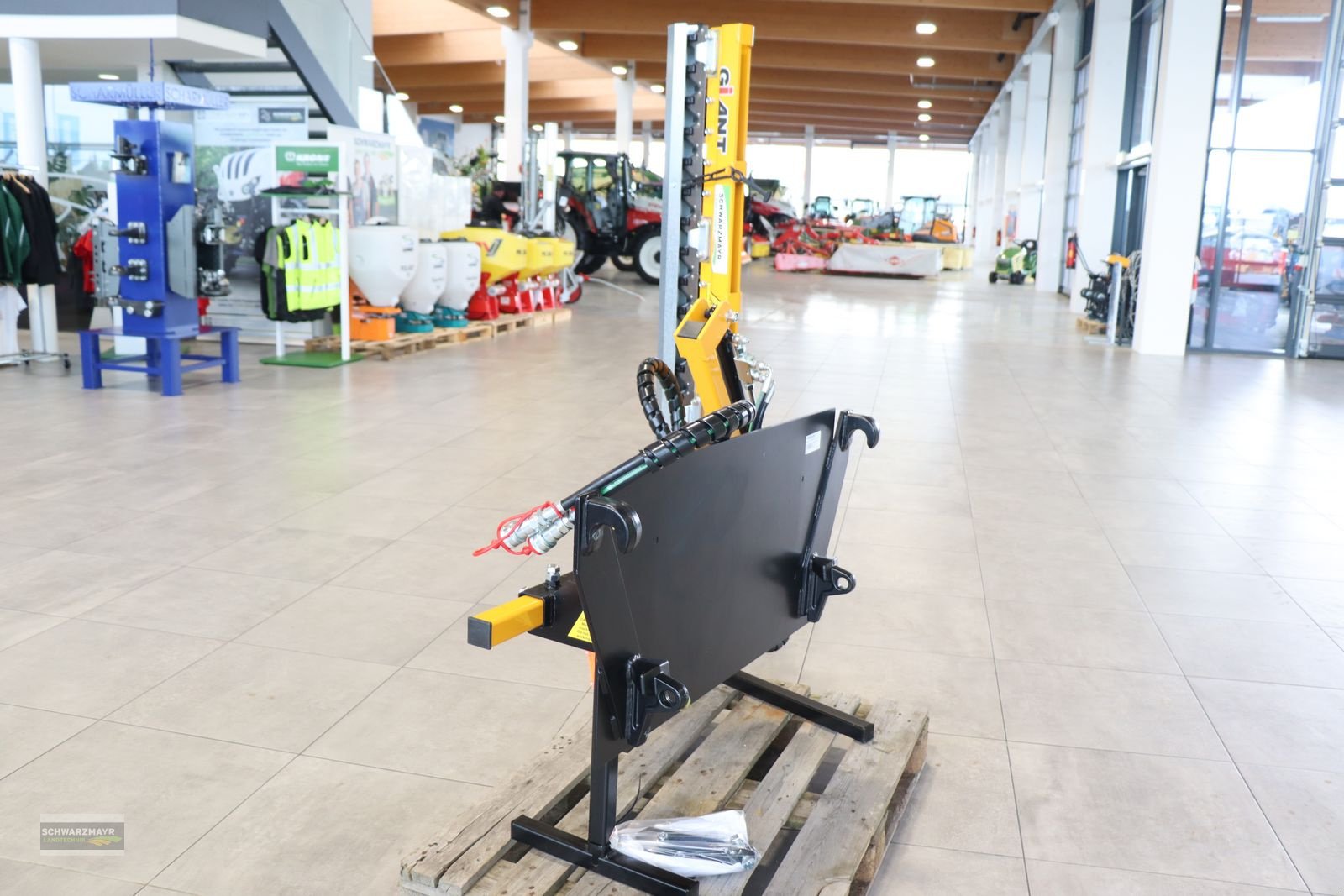 Sitzrasenmäher des Typs Sonstige Giant Heckenschere, Neumaschine in Gampern (Bild 4)