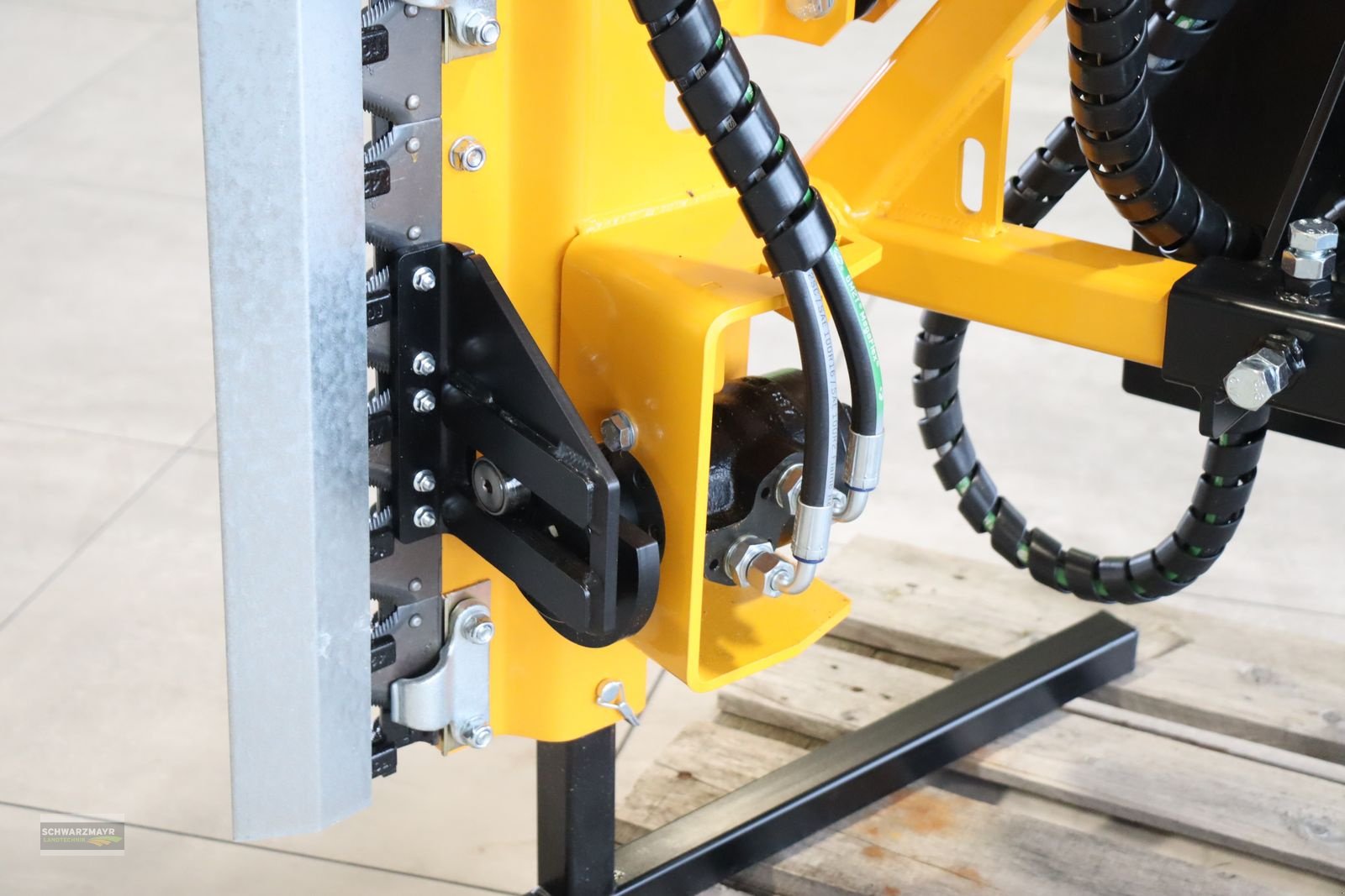 Sitzrasenmäher des Typs Sonstige Giant Heckenschere, Neumaschine in Gampern (Bild 7)