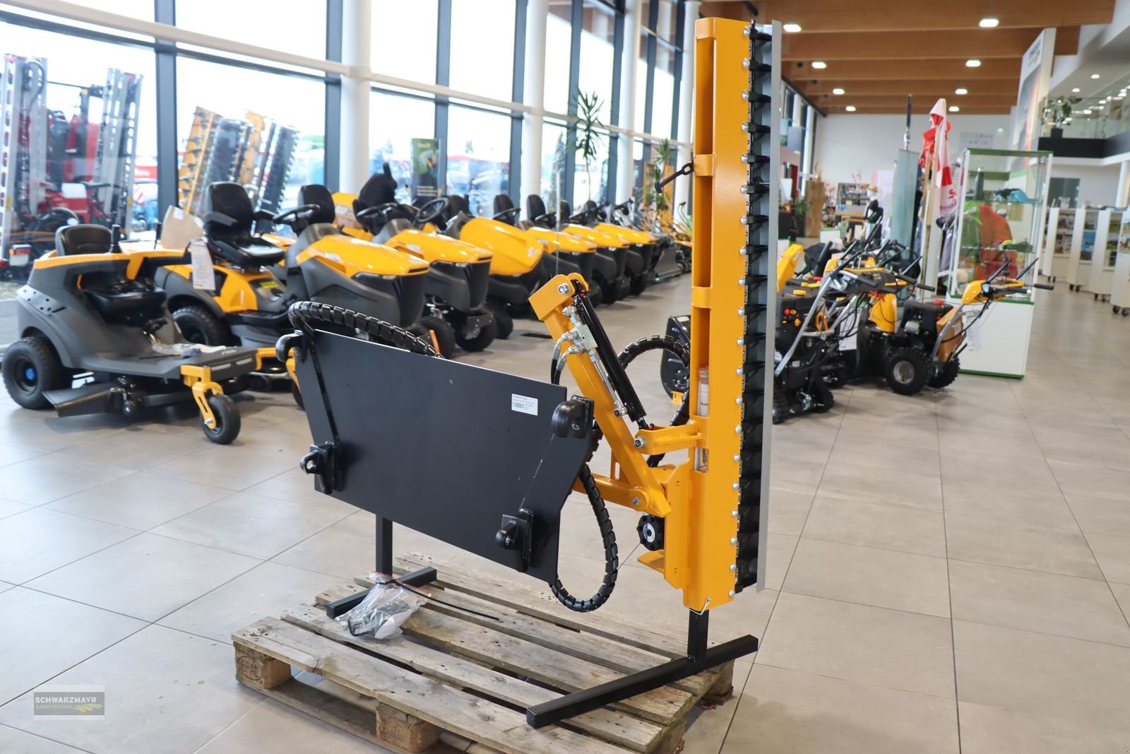 Sitzrasenmäher des Typs Sonstige Giant Heckenschere, Neumaschine in Gampern (Bild 3)