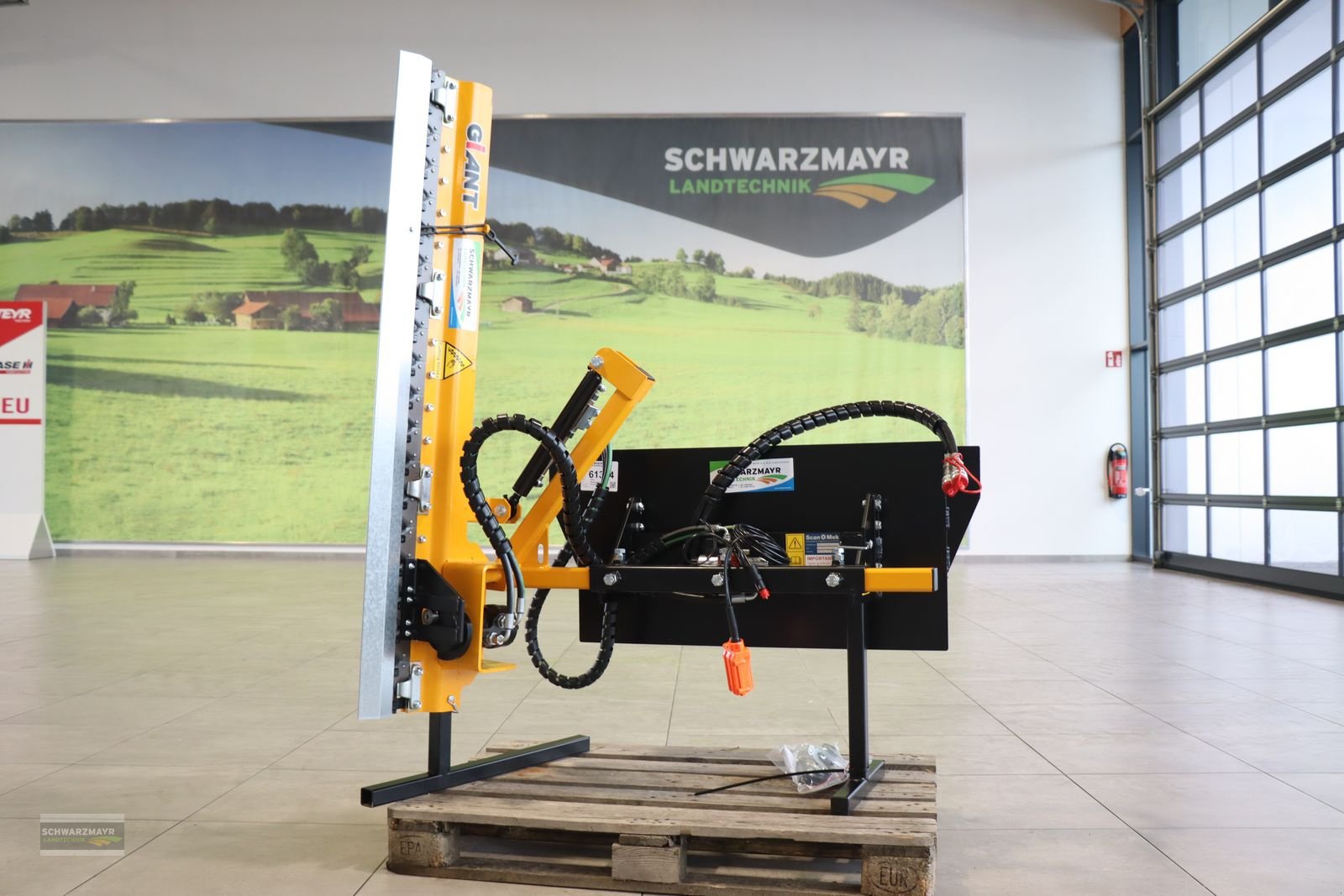 Sitzrasenmäher des Typs Sonstige Giant Heckenschere, Neumaschine in Gampern (Bild 1)