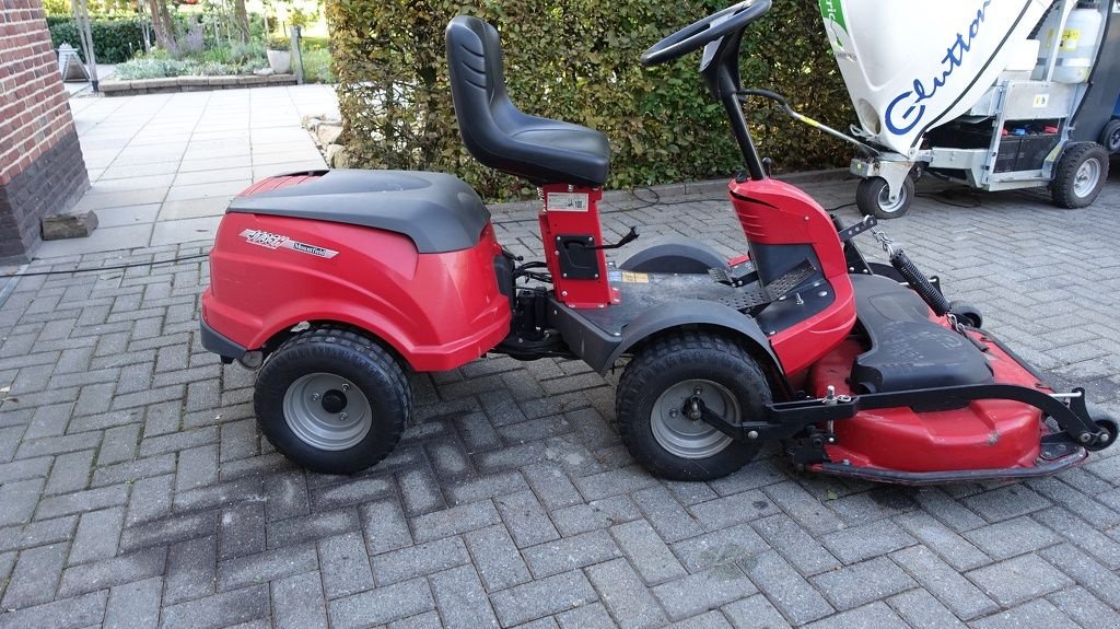 Sitzrasenmäher of the type Sonstige Mountfield 4135H Zitmaaier, Gebrauchtmaschine in IJsselmuiden (Picture 3)