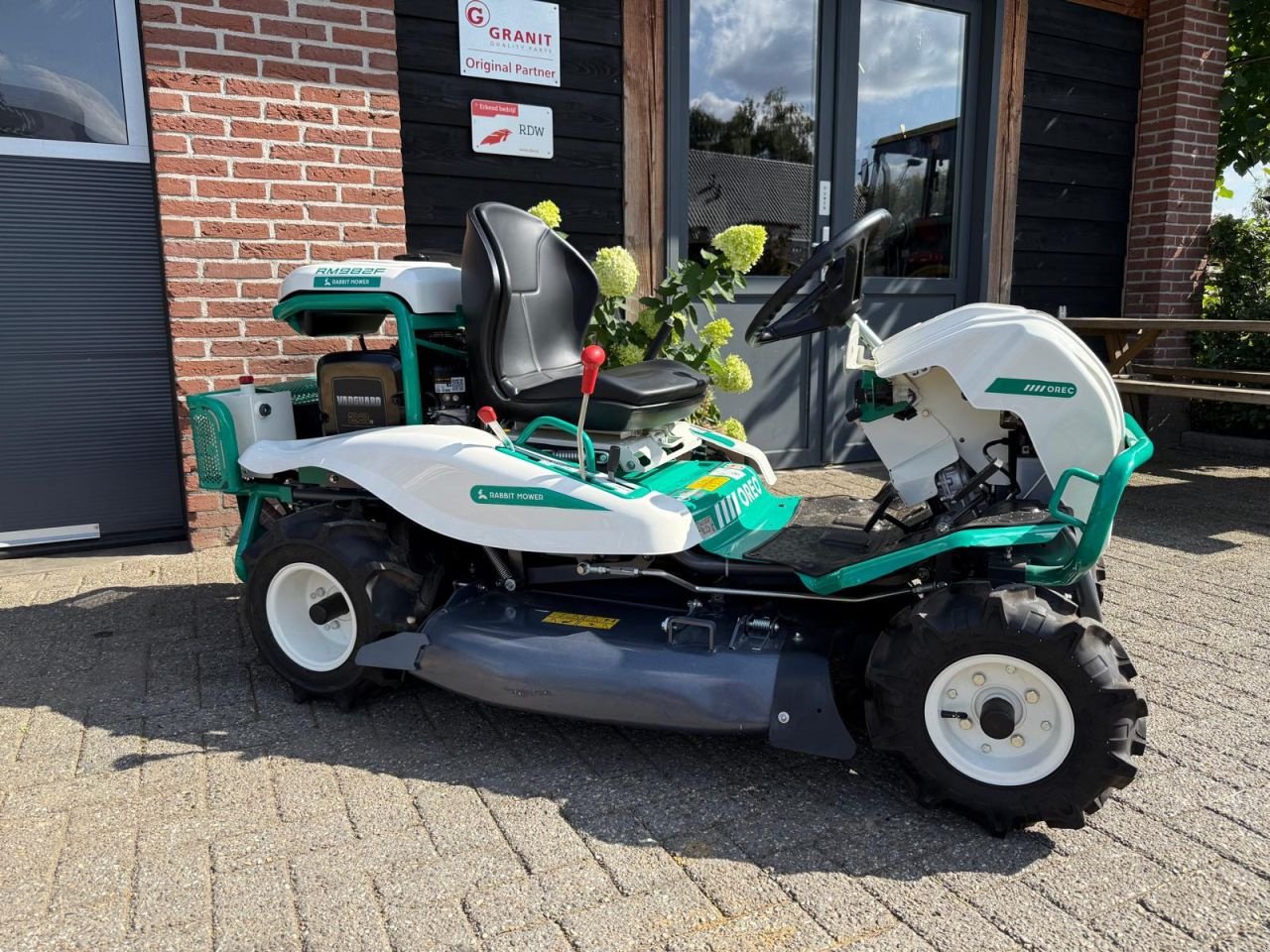 Sitzrasenmäher of the type Sonstige Orec RM982F, Neumaschine in Klarenbeek (Picture 1)