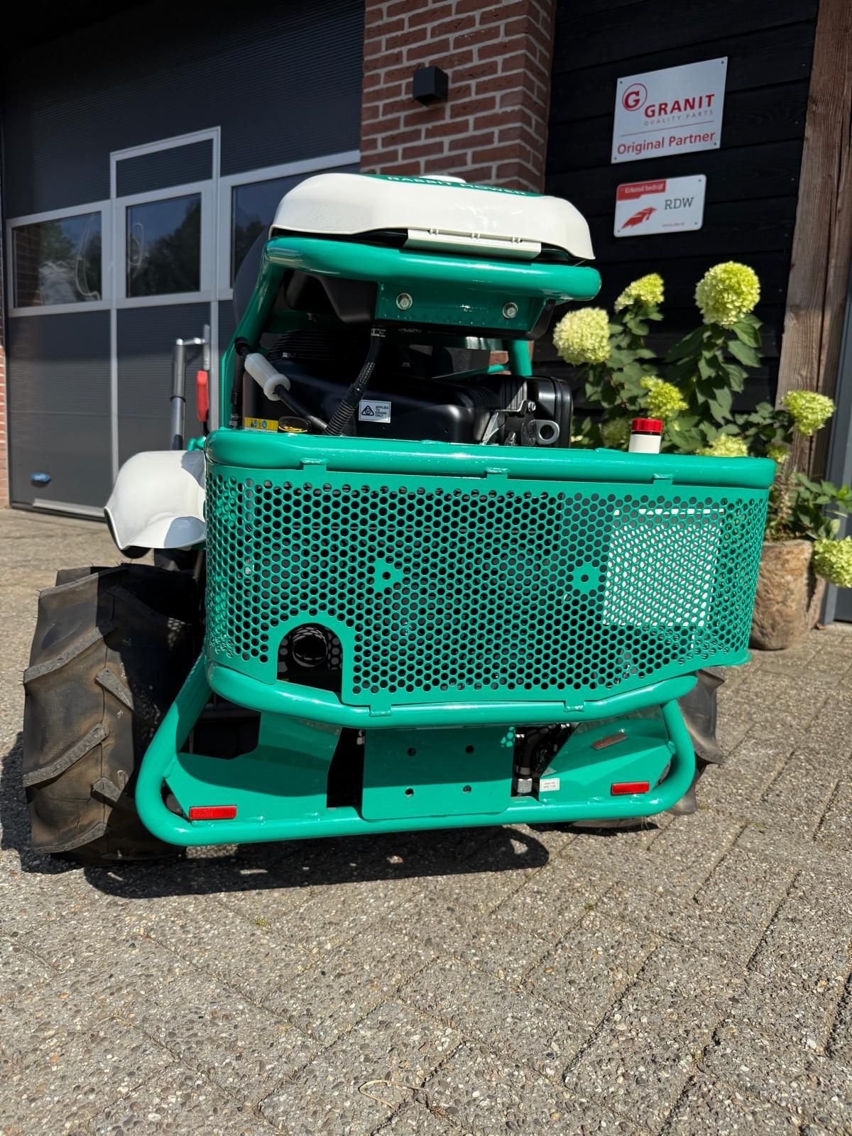 Sitzrasenmäher of the type Sonstige Orec RM982F, Neumaschine in Klarenbeek (Picture 5)