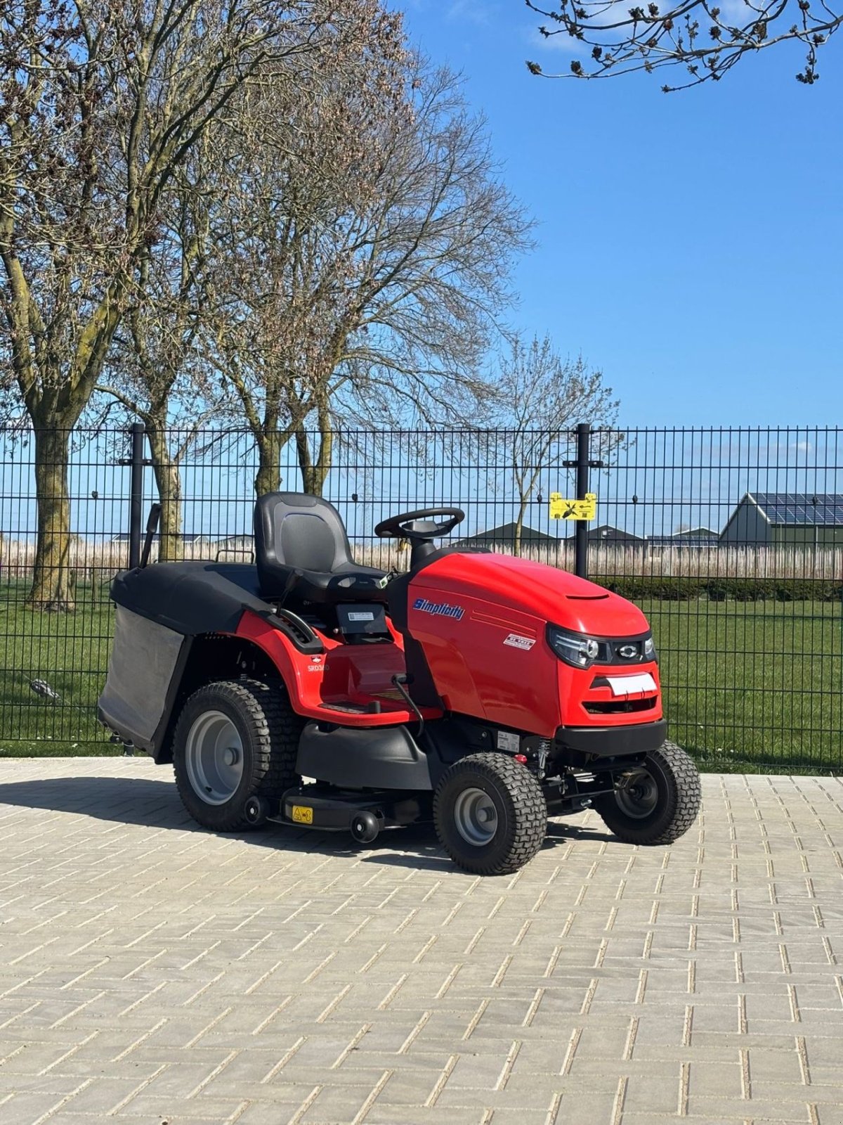 Sitzrasenmäher типа Sonstige Simplicity srd310 310, Gebrauchtmaschine в Wadenoijen (Фотография 3)