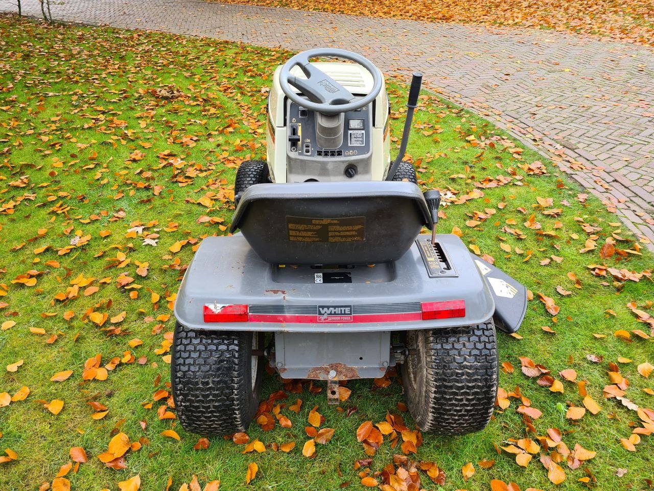 Sitzrasenmäher des Typs Sonstige White, Gebrauchtmaschine in Lierop (Bild 3)