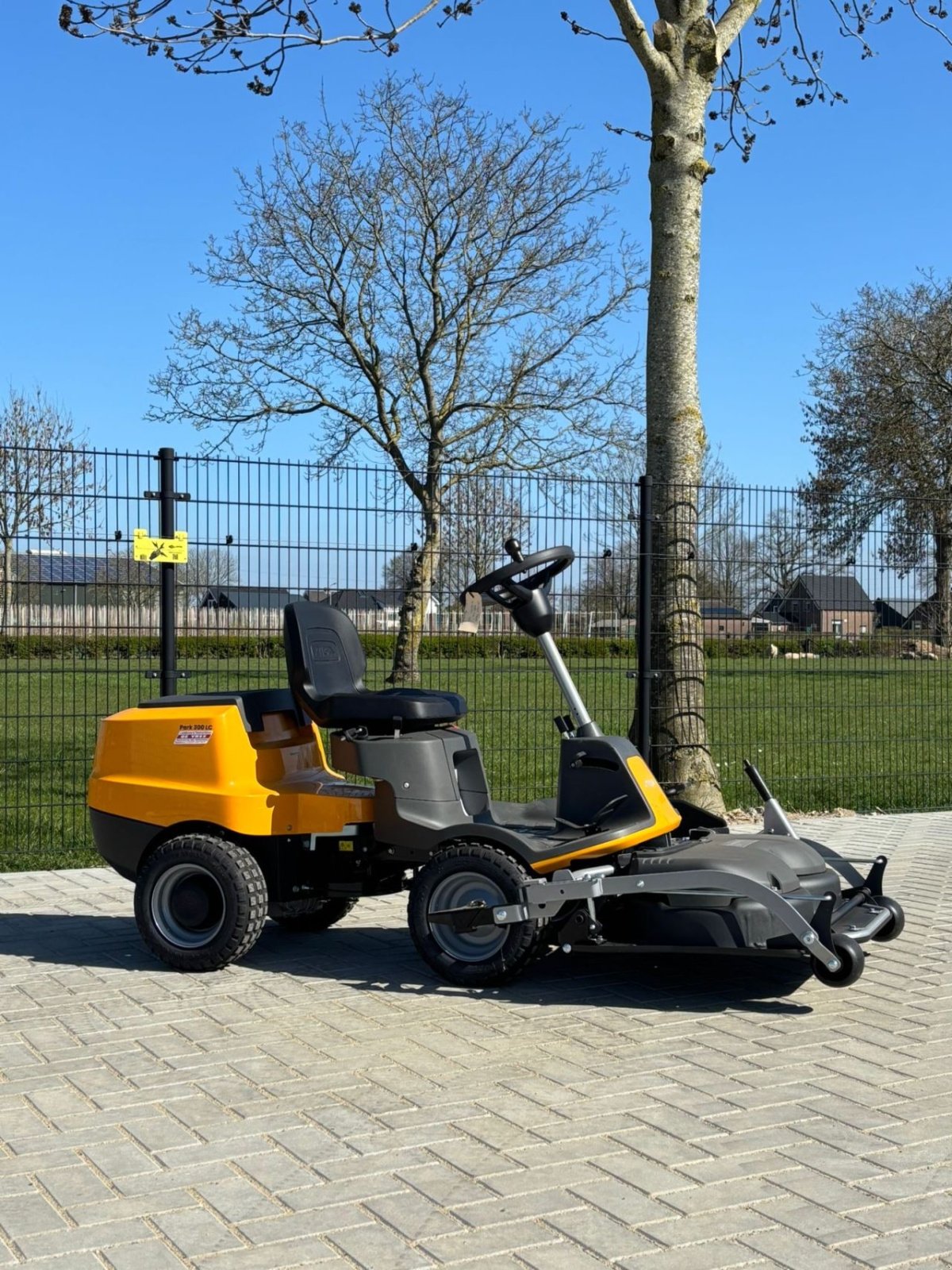 Sitzrasenmäher типа Stiga 300lc, Gebrauchtmaschine в Wadenoijen (Фотография 1)